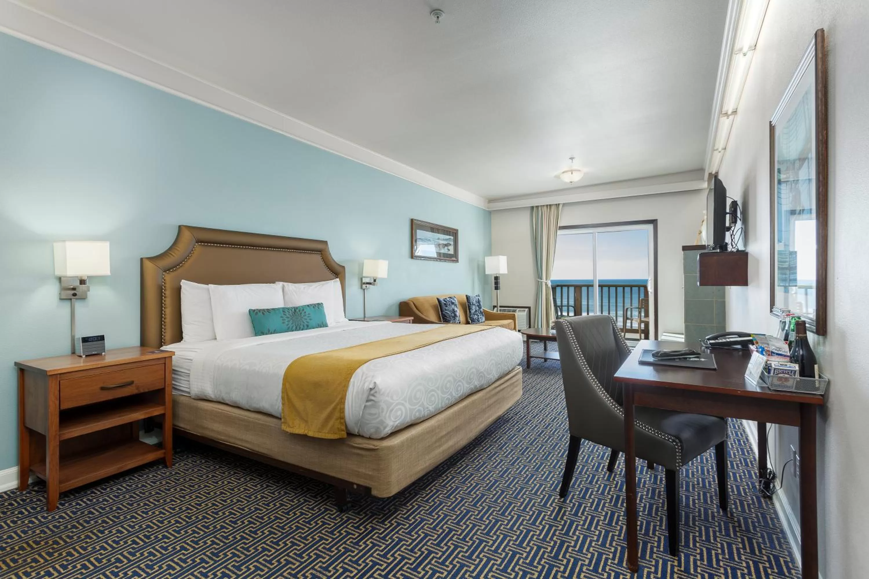 Photo of the whole room, Bed in Inn at Nye Beach