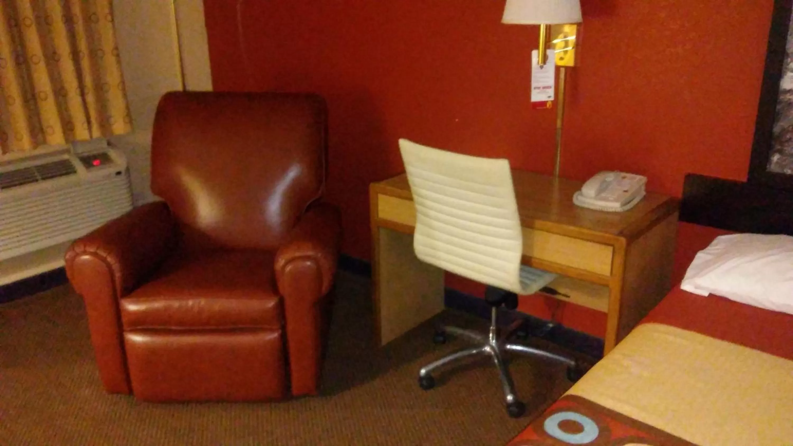 Bedroom in Super 8 by Wyndham Mount Vernon