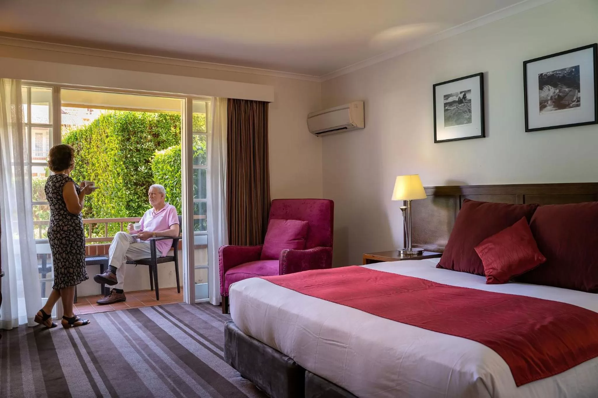 Balcony/Terrace, Bed in Mercure Canberra