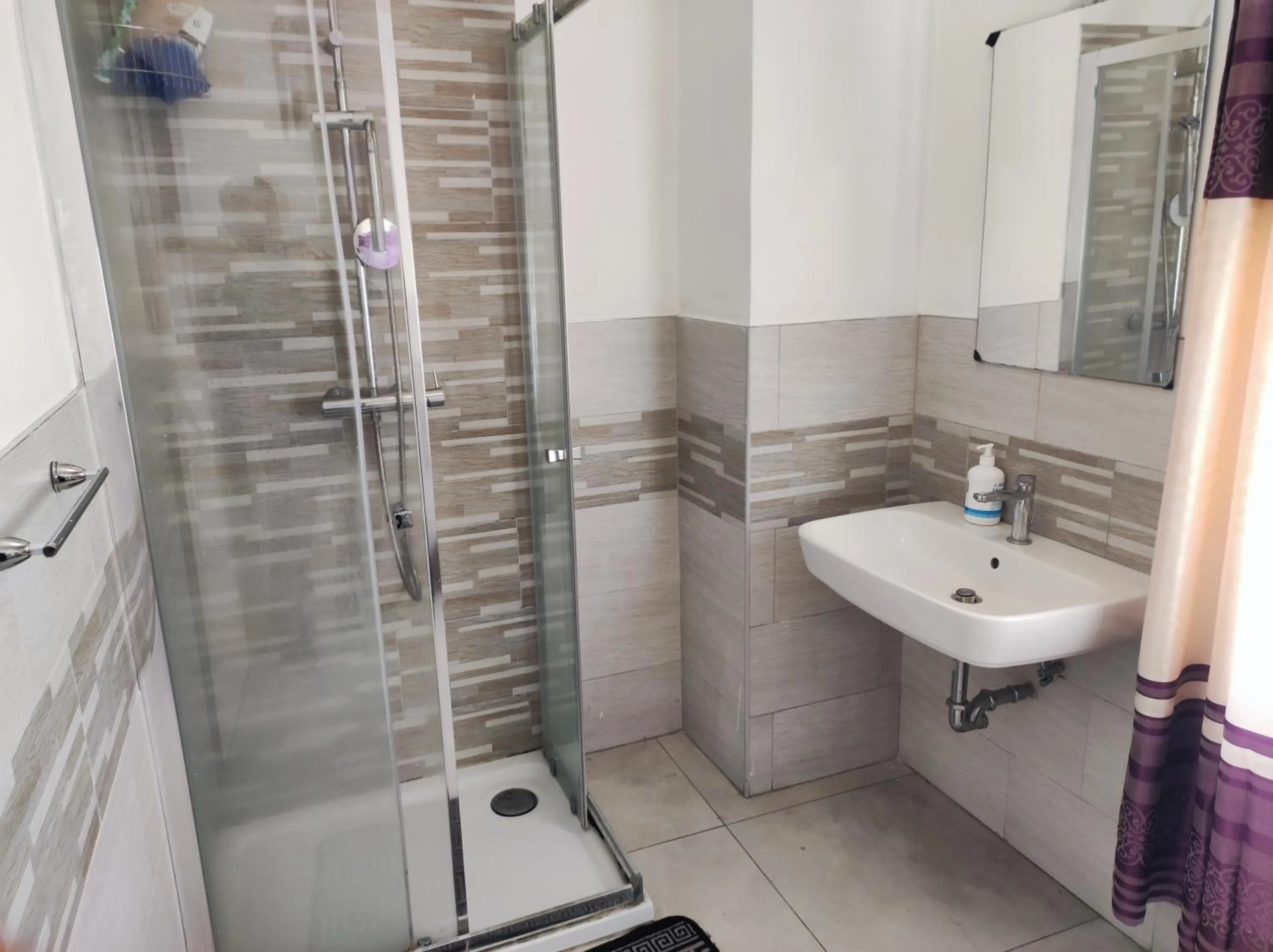 Shower in BB Stay Station