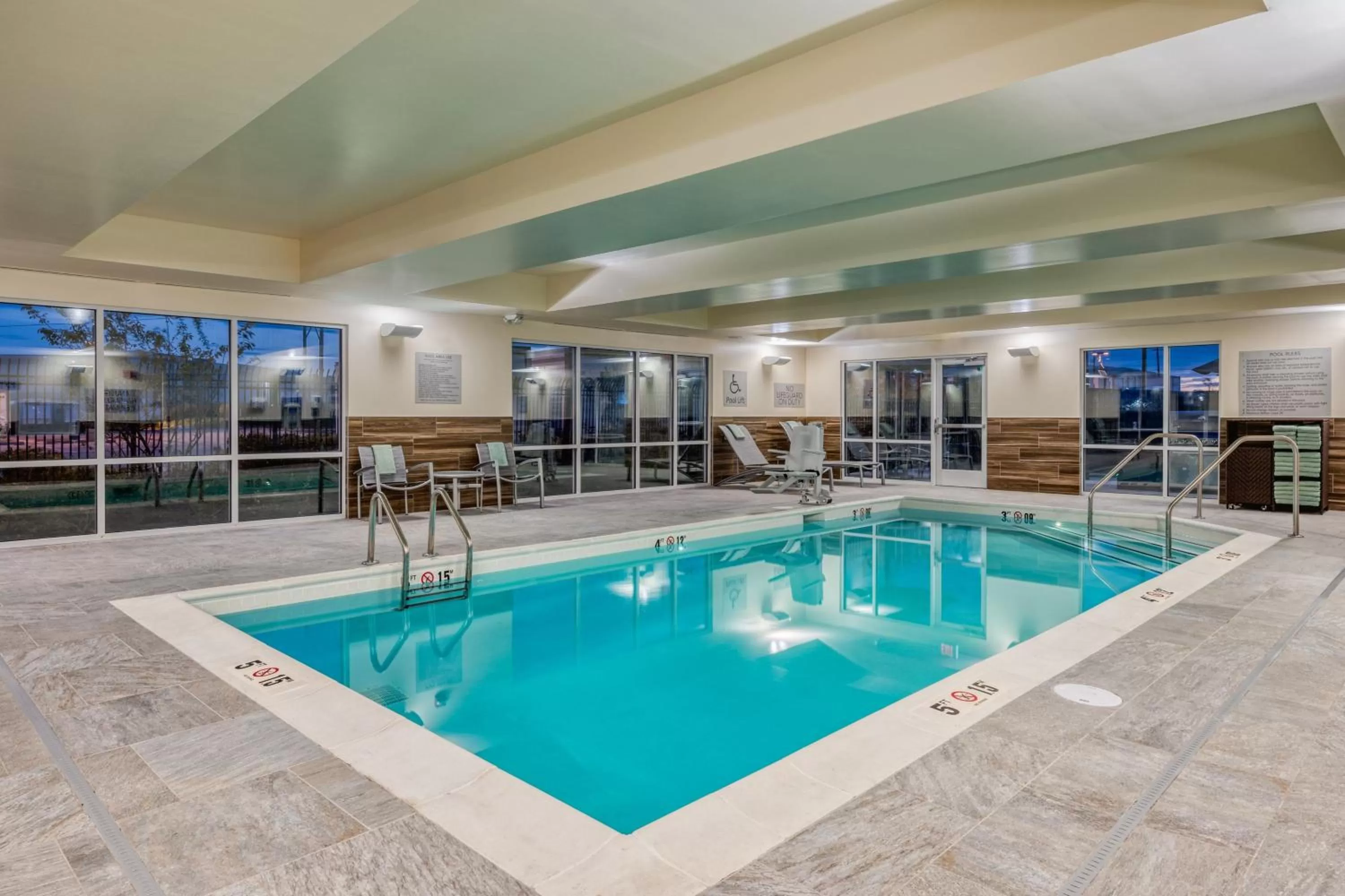 Swimming pool in TownePlace Suites by Marriott Indianapolis Airport