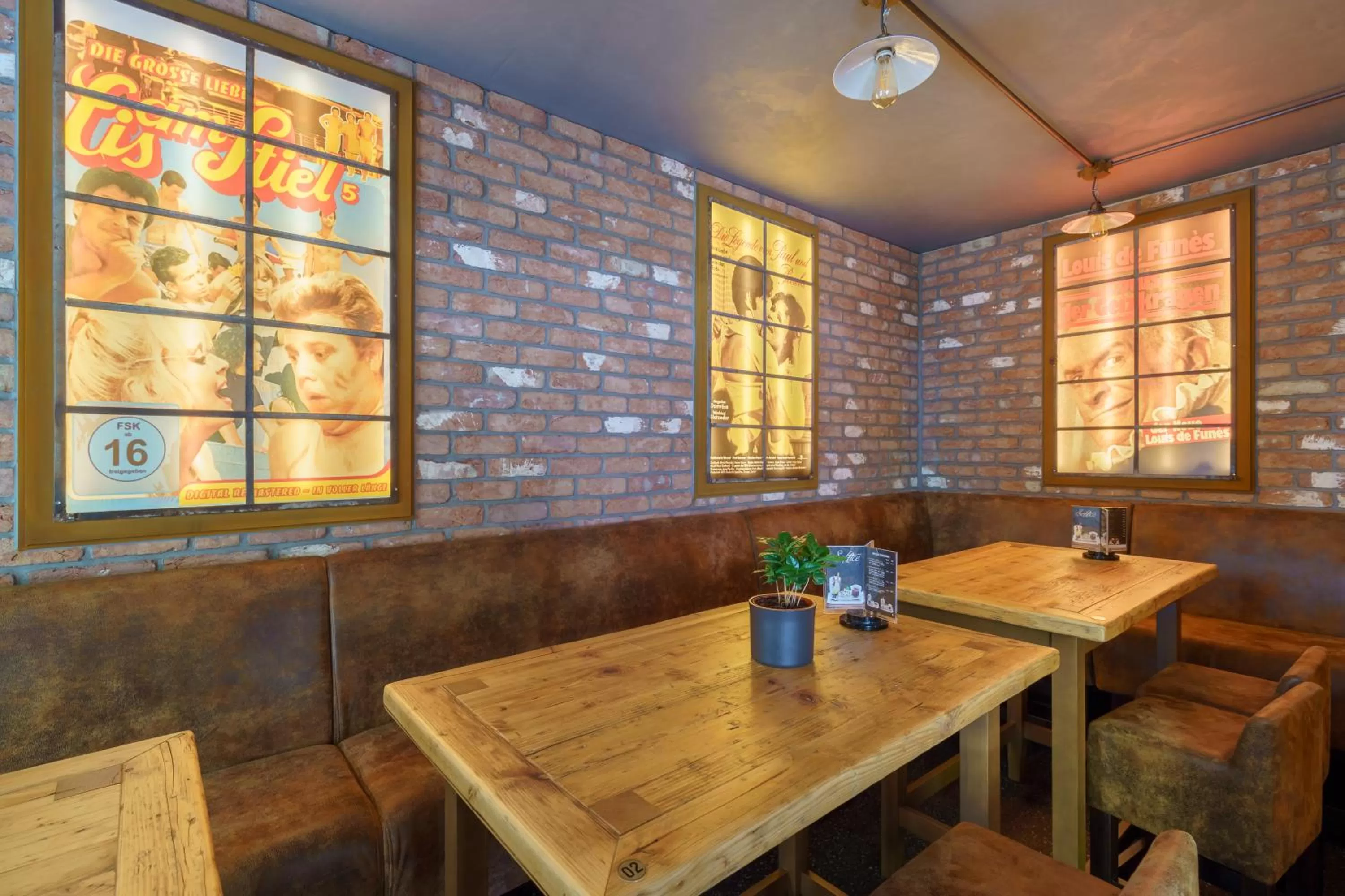 Restaurant/Places to Eat in BlnCty Hotel