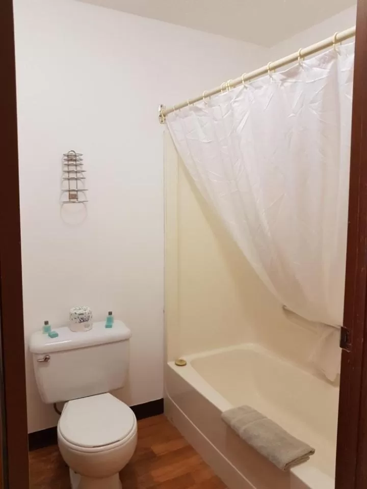 Bathroom in Elk Point Motel & RV Park