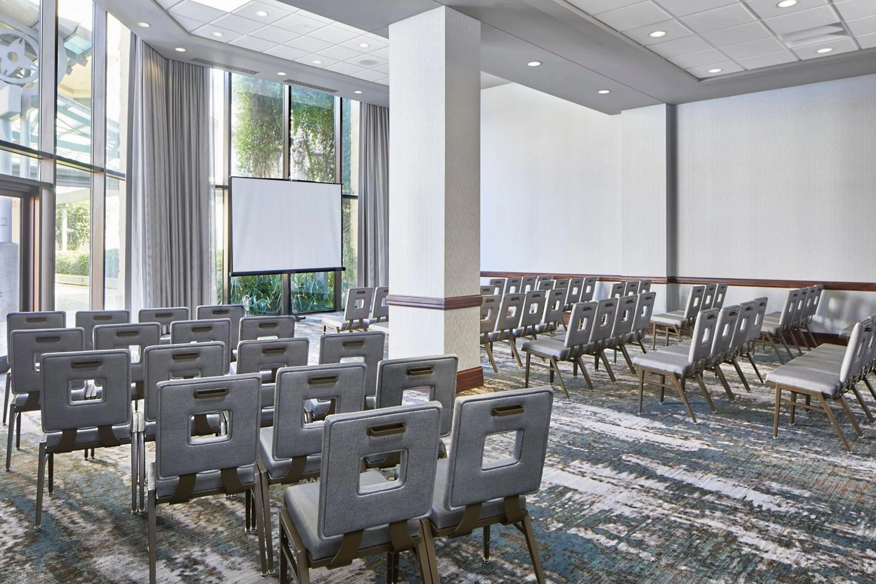 Meeting/conference room in Renaissance Mobile Riverview Plaza Hotel