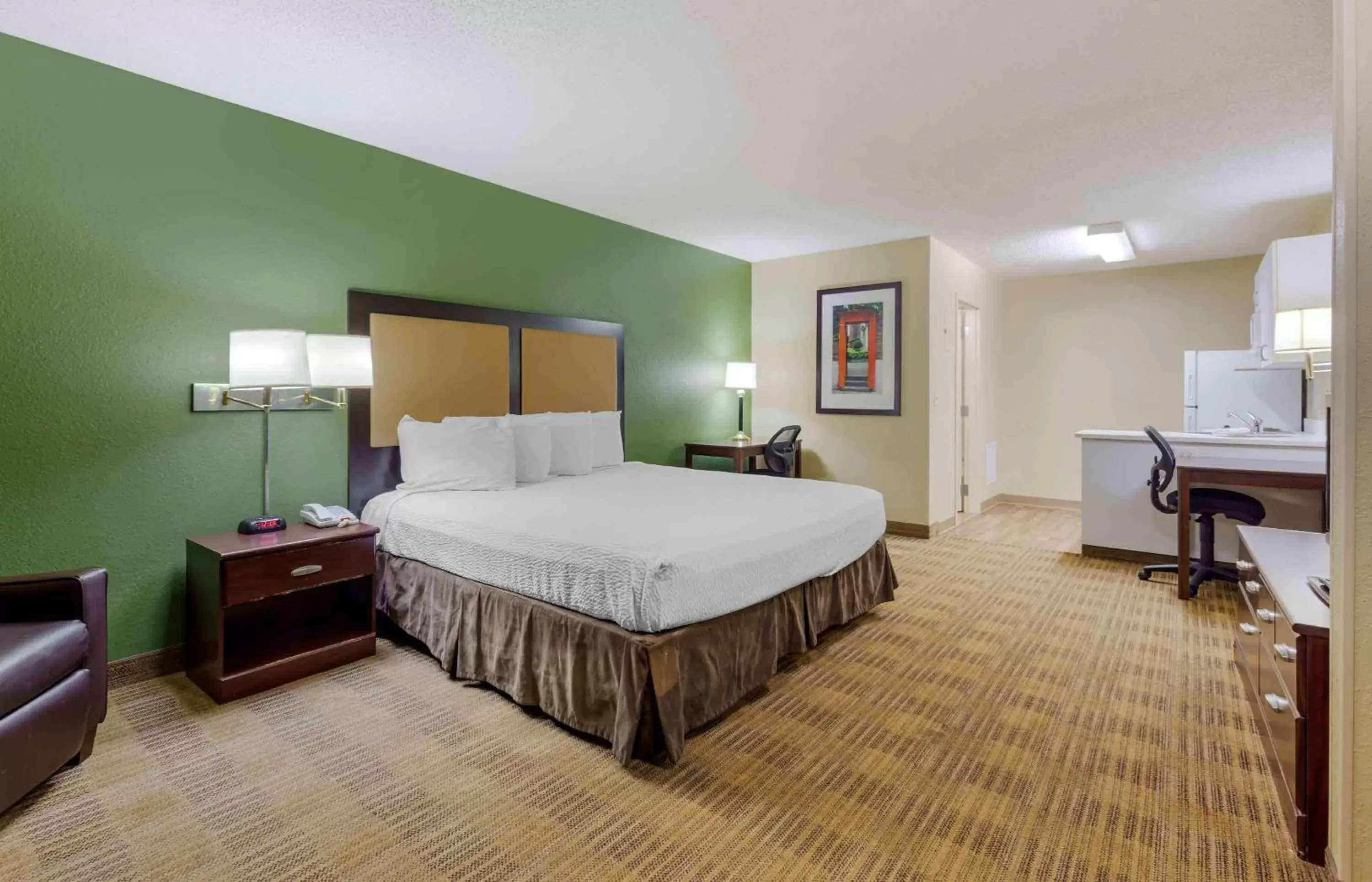 Studio with 1 King Bed - Non-Smoking in Extended Stay America Select Suites - Fayetteville - Owen Dr Studio with 1 King Bed - Non-Smoking in Extended Stay America Select Suites - Fayetteville - Owen Dr