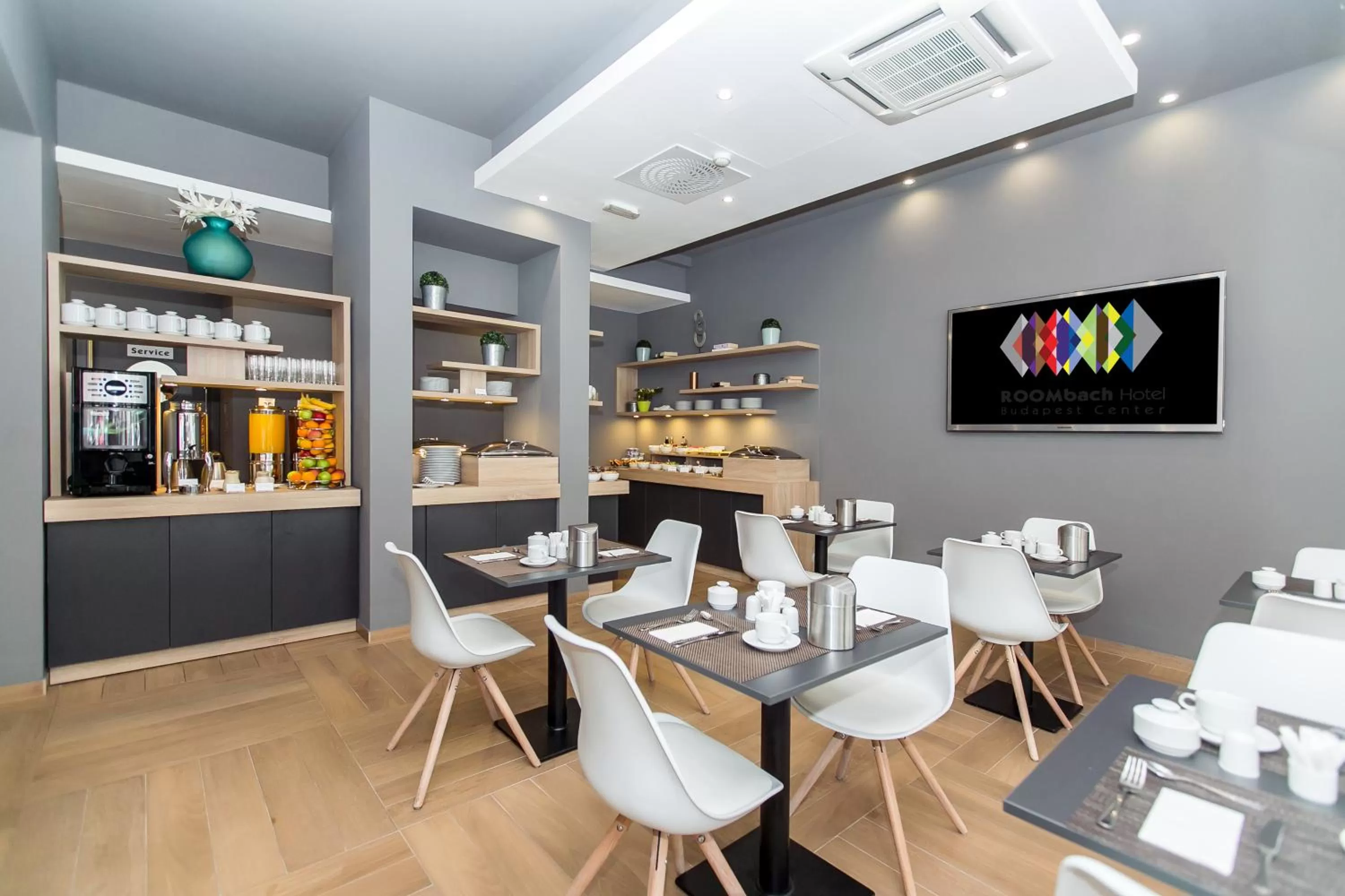 Restaurant/places to eat in Roombach Hotel Budapest Center