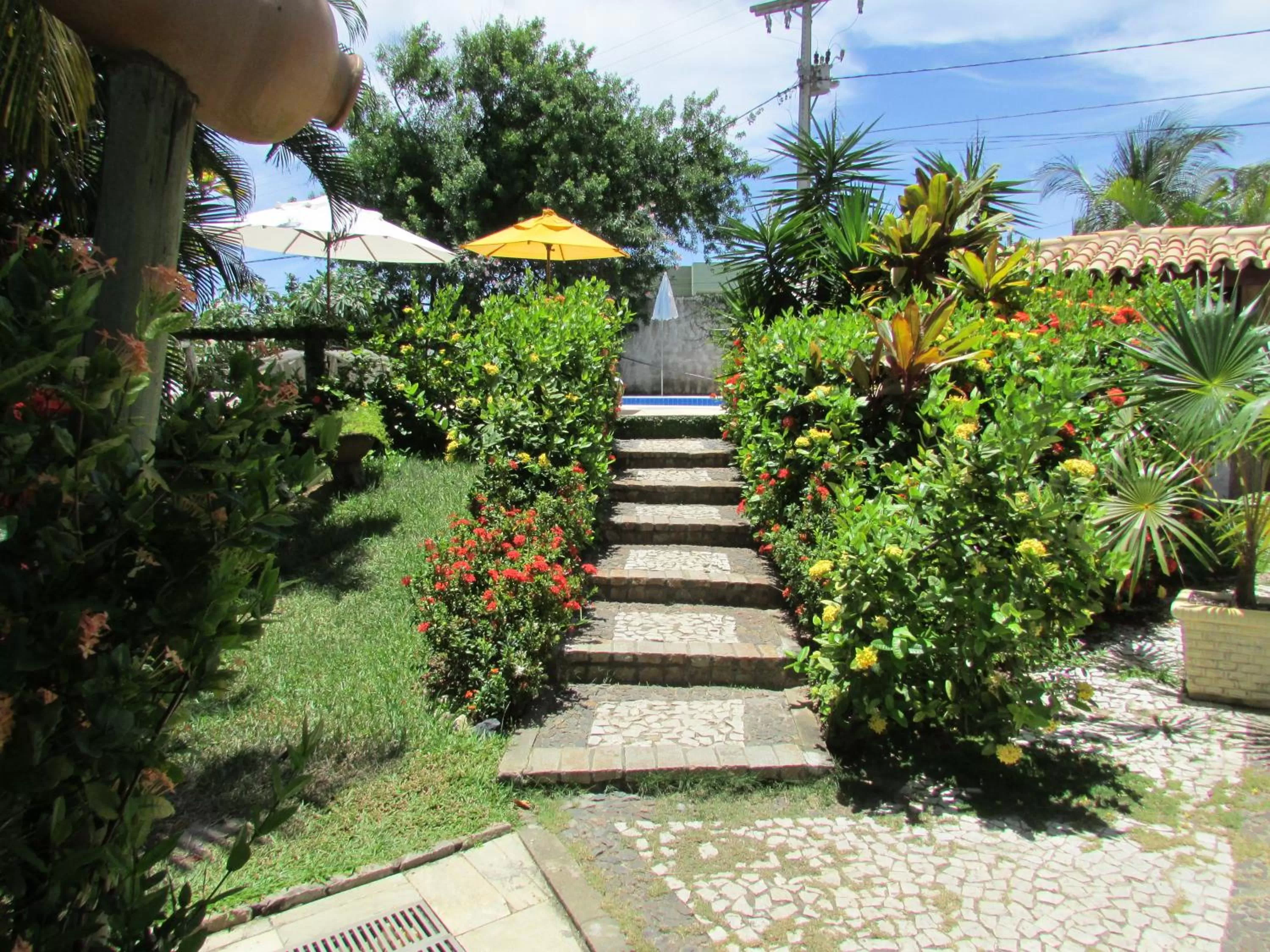 Swimming pool, Garden in Pousada Ipitanga IV