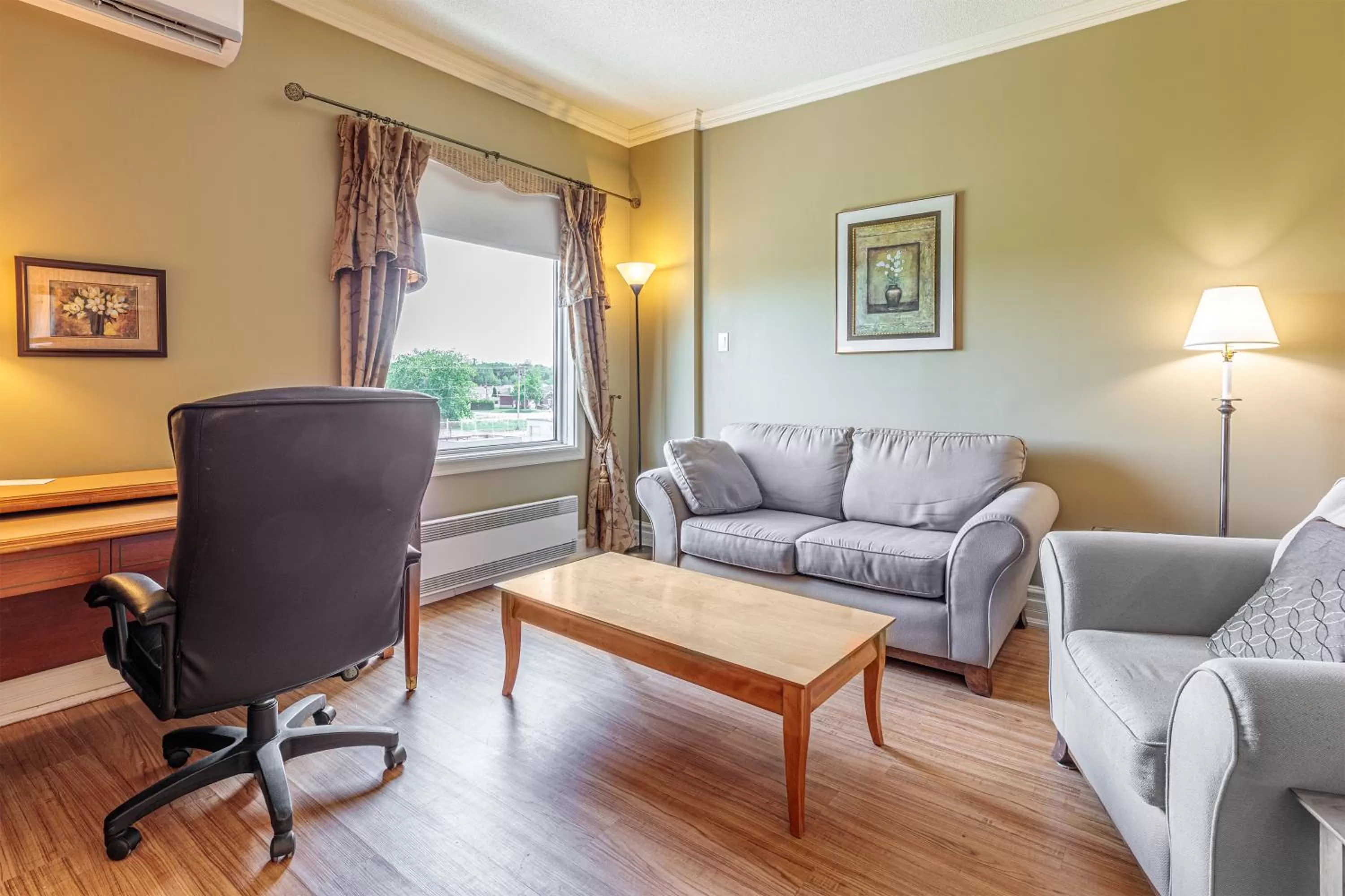 Living room in Days Inn by Wyndham Berthierville