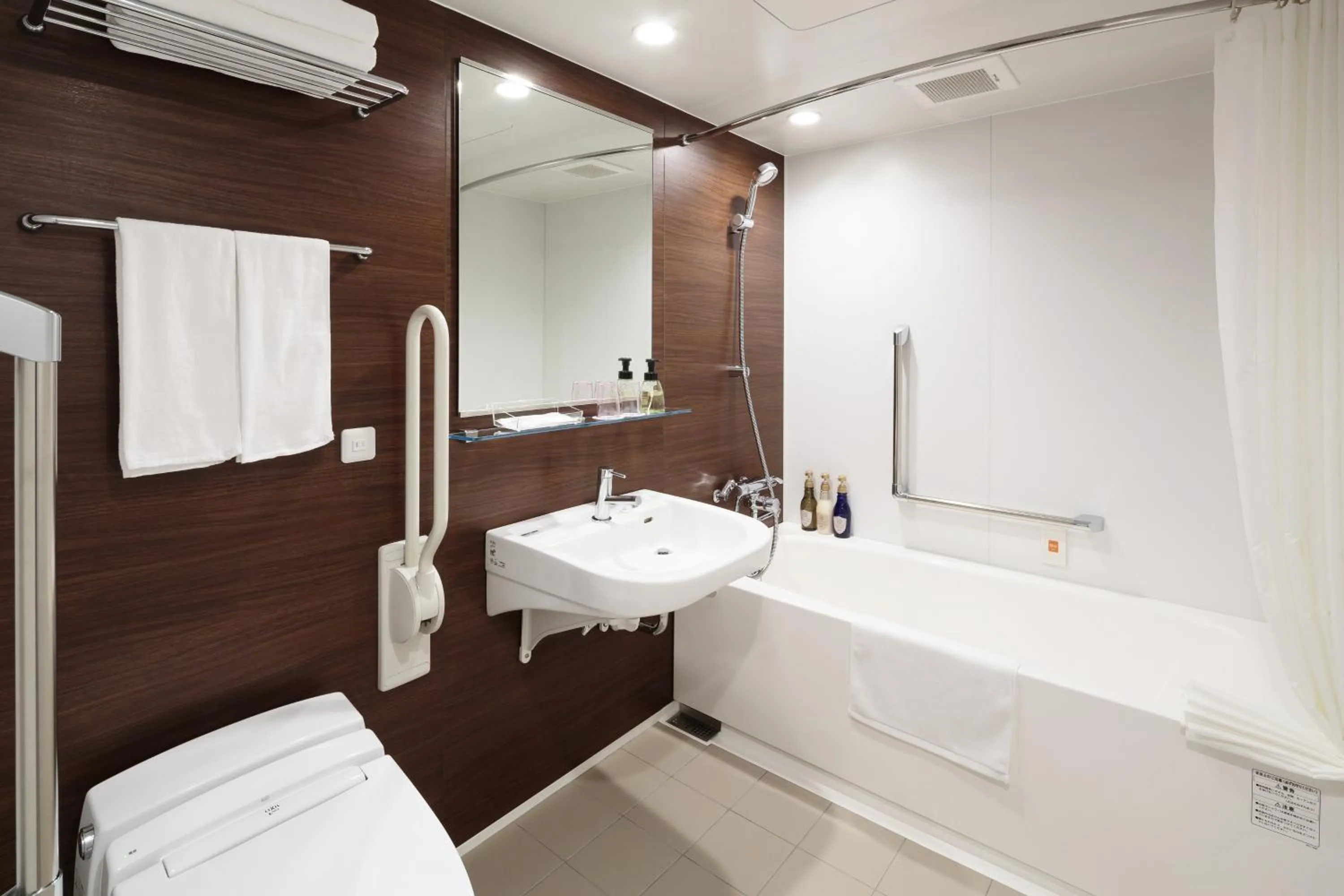 Twin Room - single occupancy - Disability Access - Ground floor in HOTEL MYSTAYS Fuji Onsen Resort