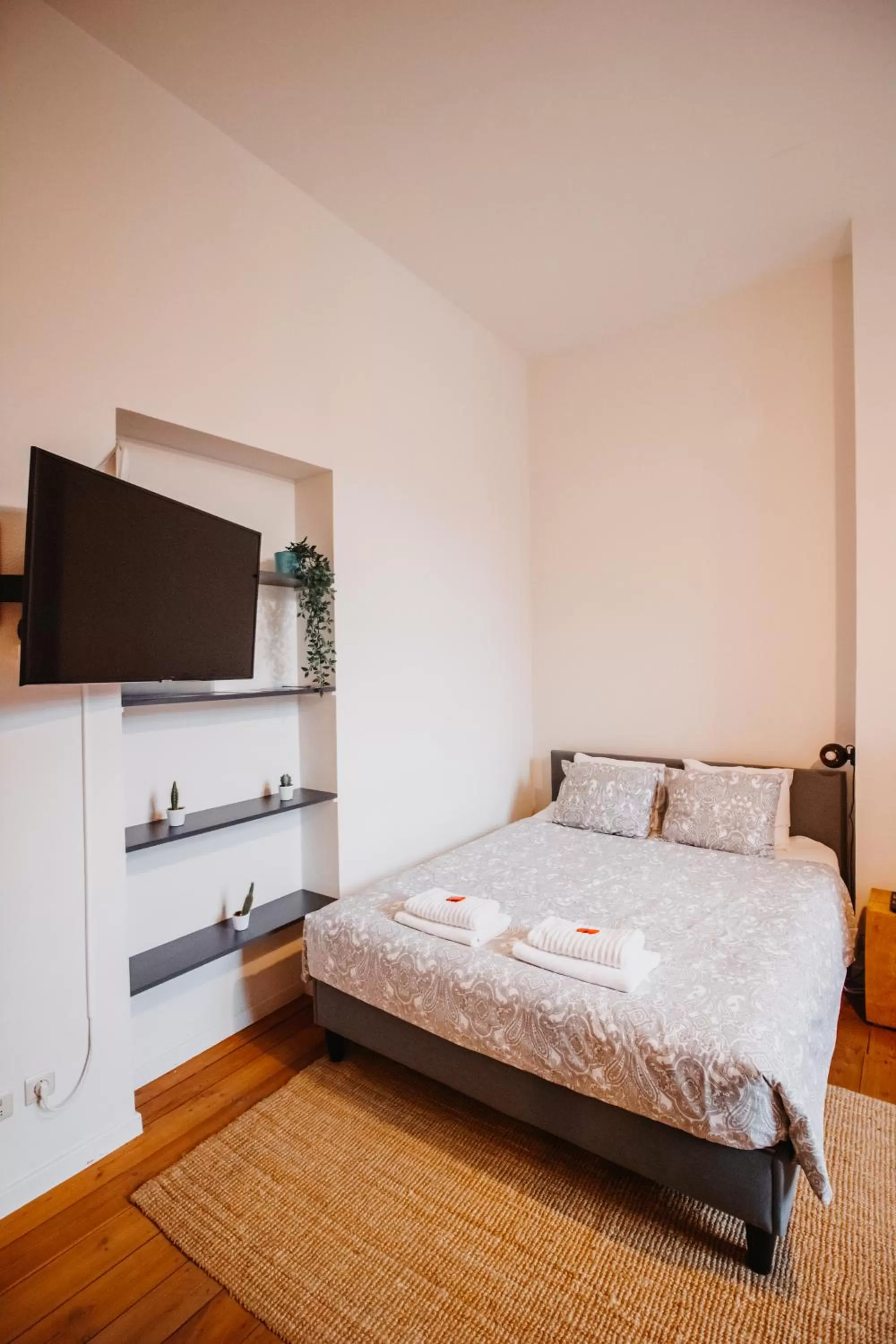 Bedroom, Bed in Super central in Brussels