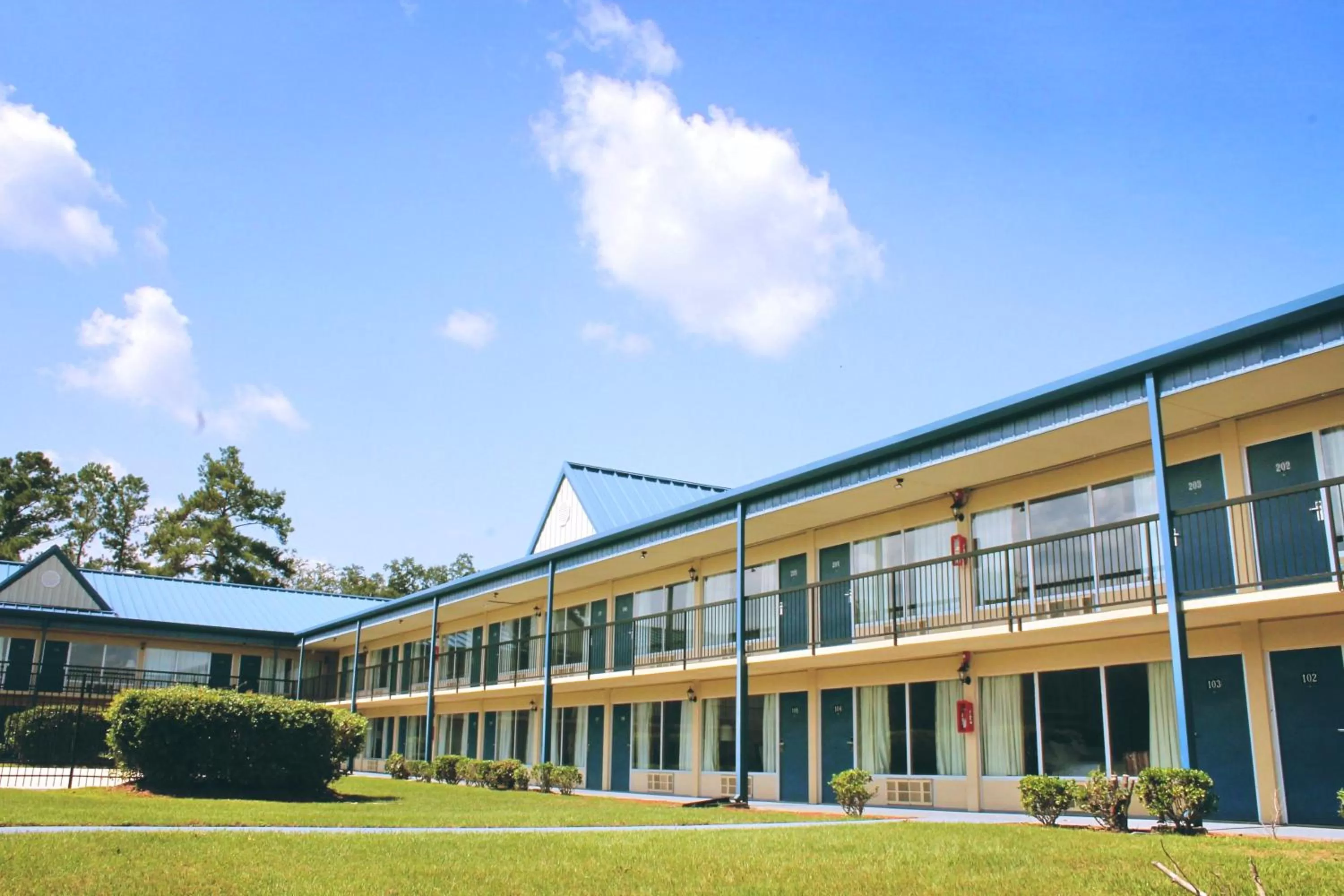 Facade/entrance in Residence Hub Inn and Suites