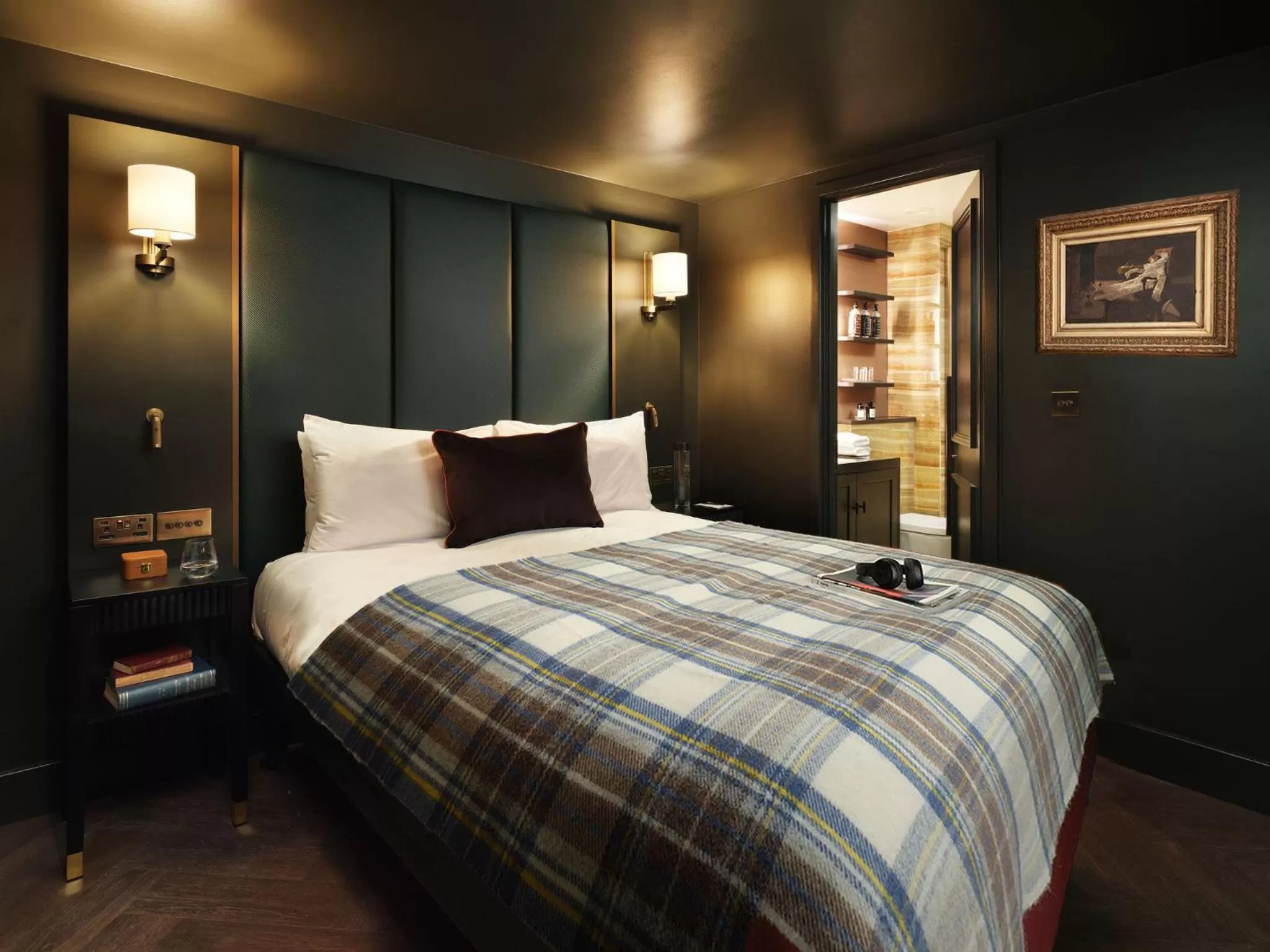 Bedroom, Bed in The Other House South Kensington