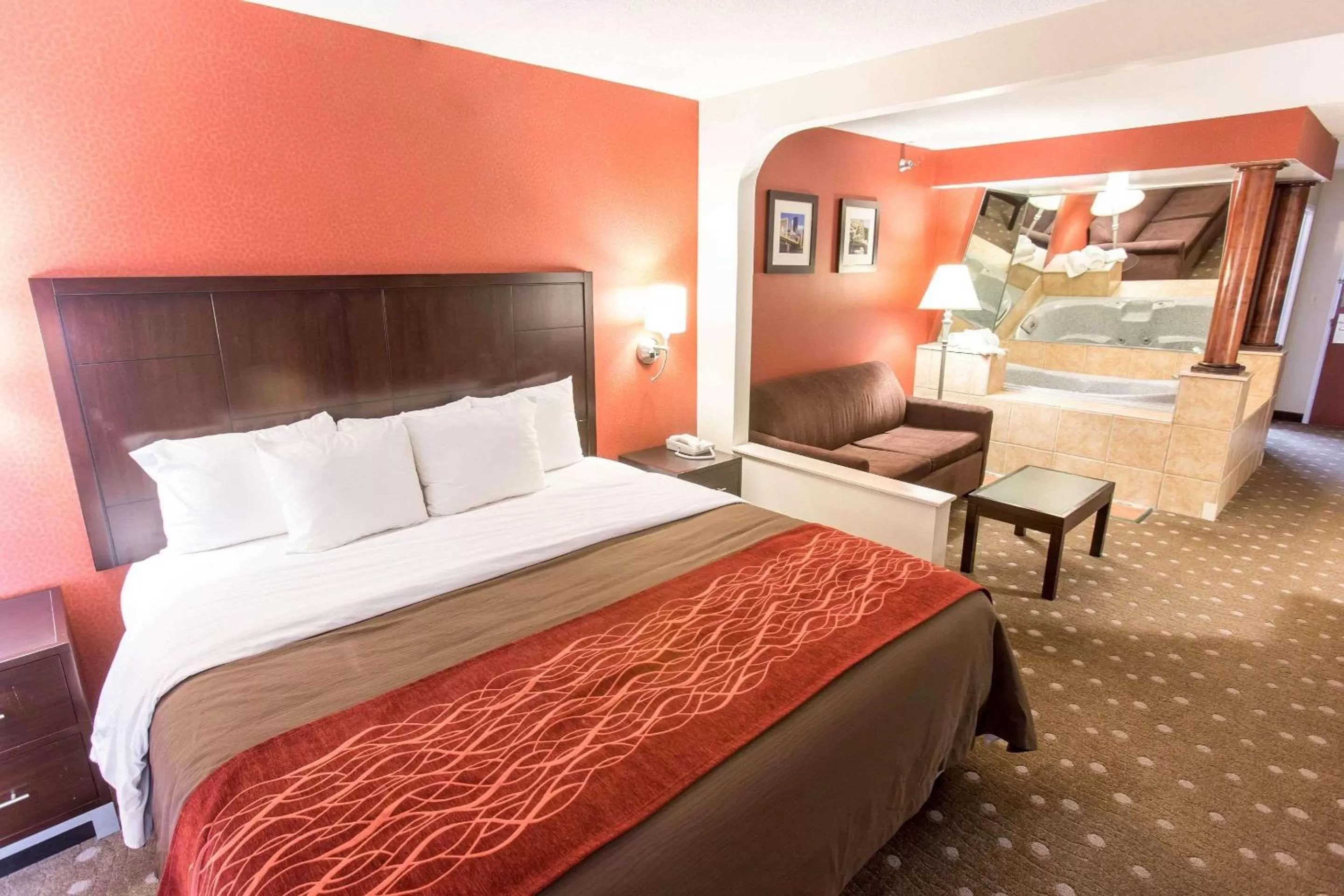 Photo of the whole room, Bed in Comfort Inn Pittsburgh Crafton