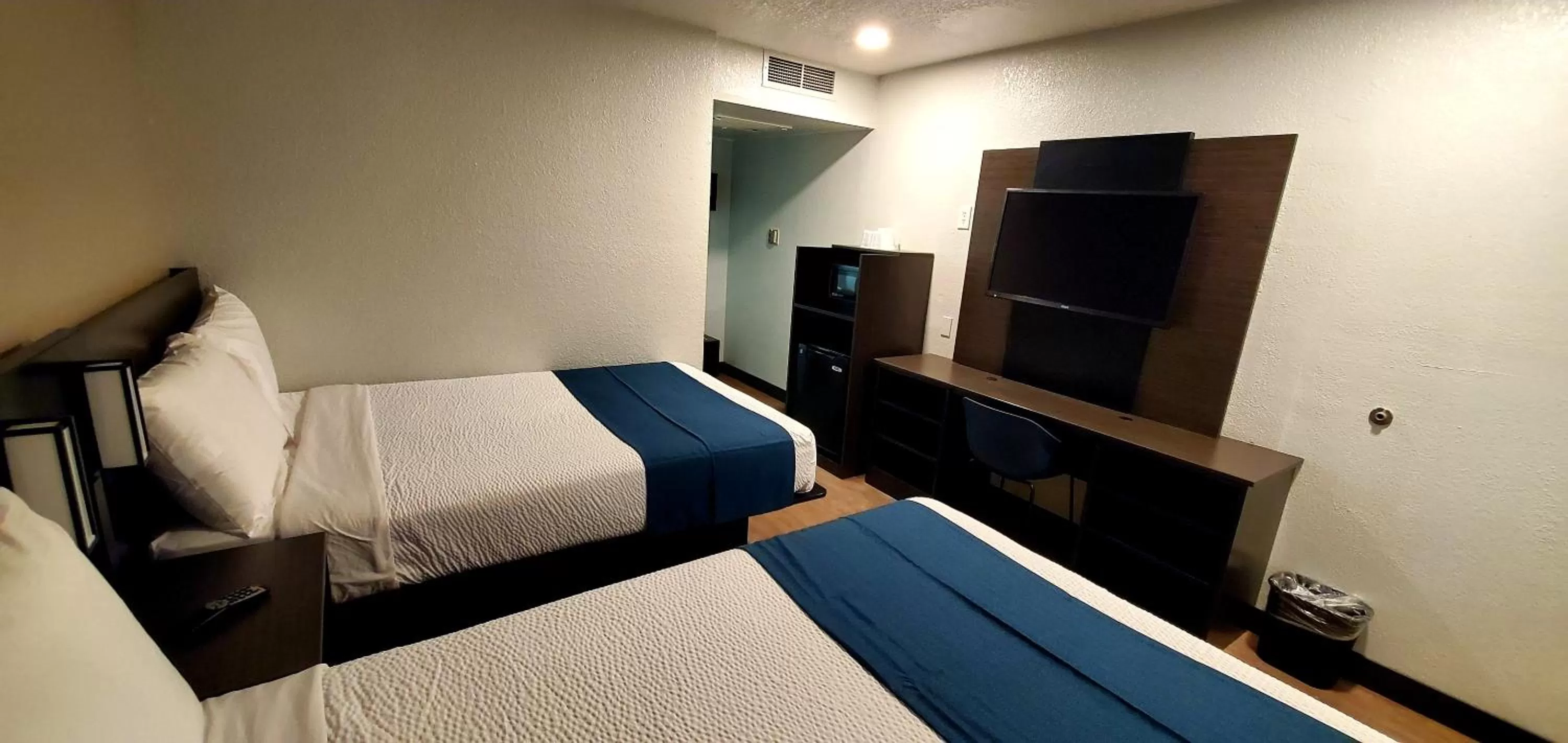 TV and multimedia in Motel 6-Palmdale, CA