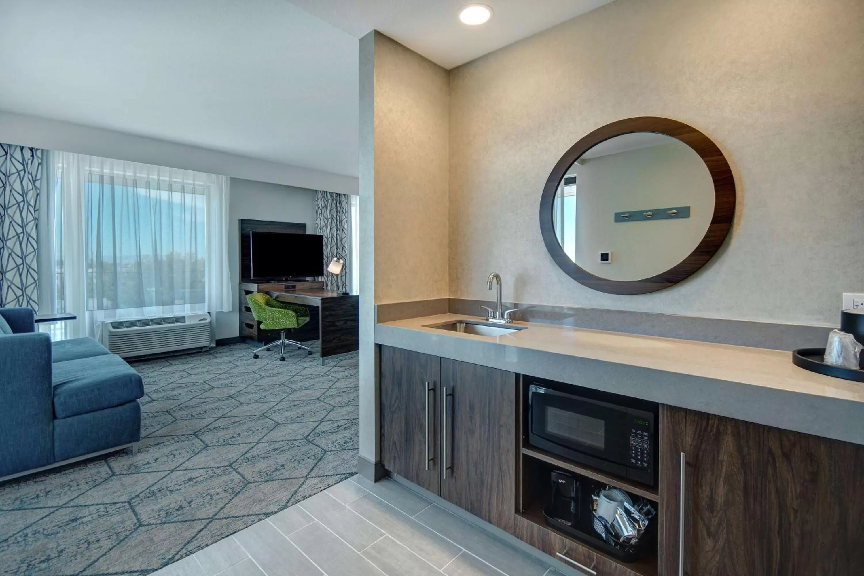 Photo of the whole room in Hampton Inn & Suites Sunnyvale-Silicon Valley, Ca