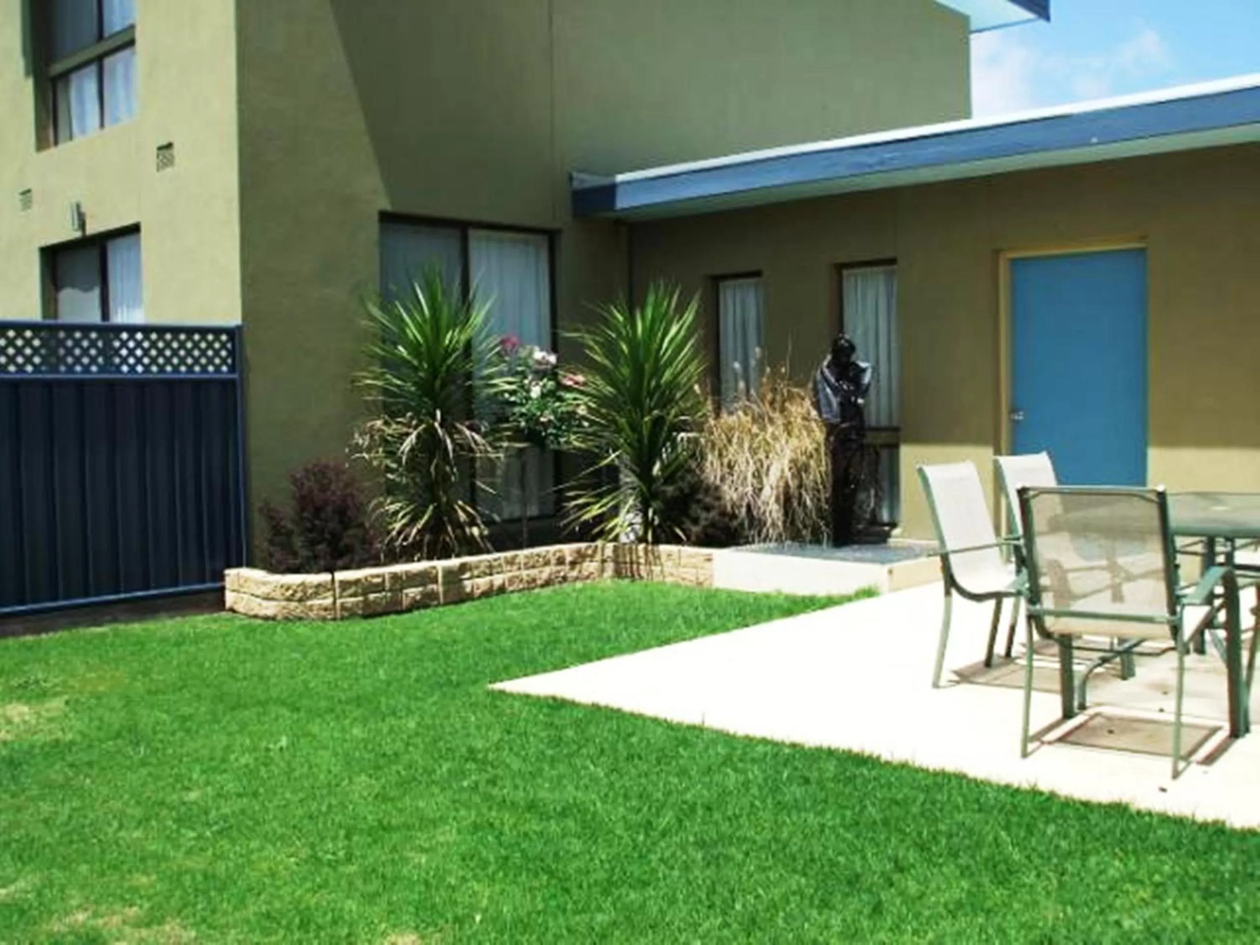Garden, Swimming Pool in Otway Gate Motel