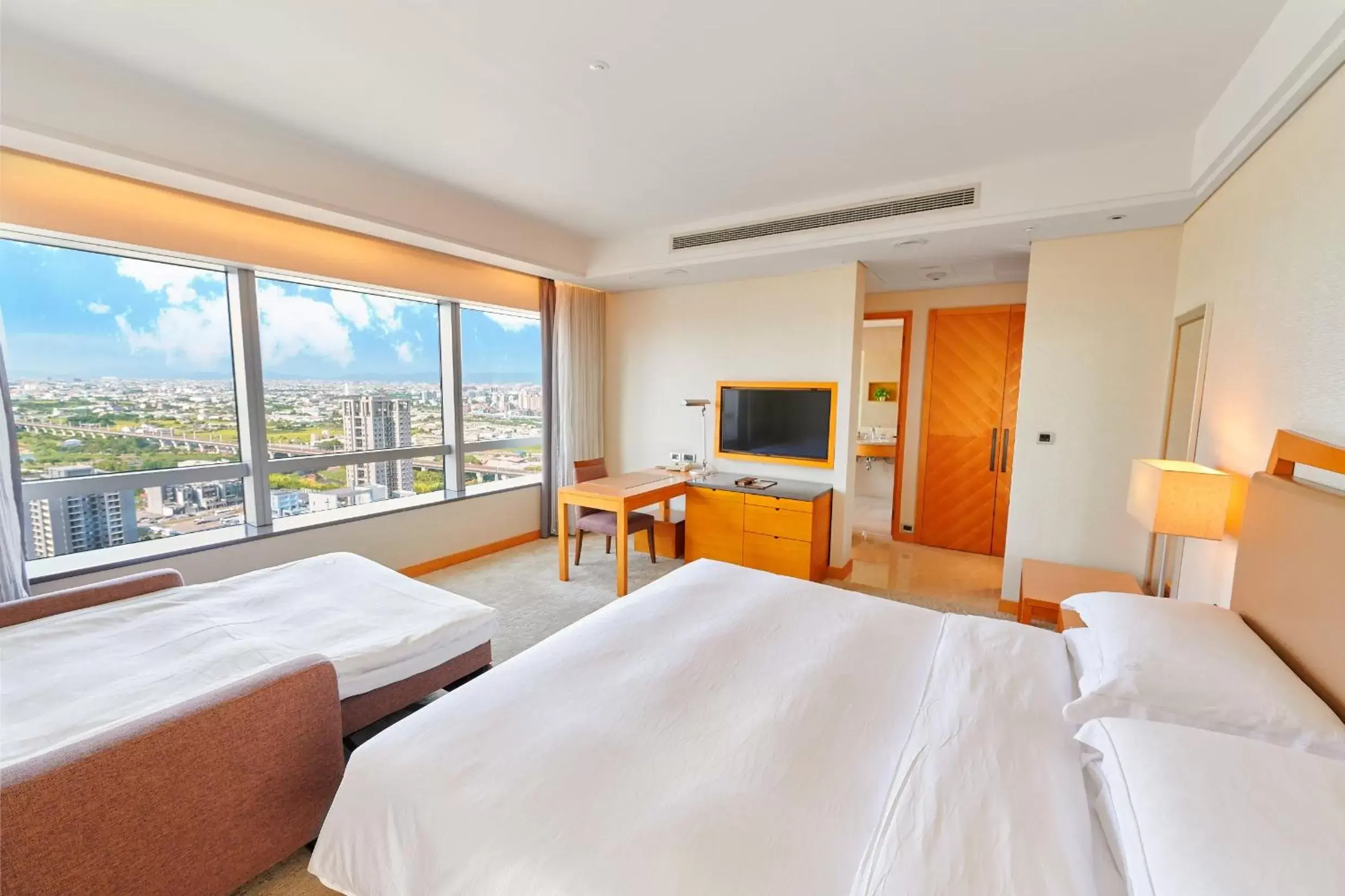 Family Room with City View in Windsor Hotel Taichung Family Room with City View in Windsor Hotel Taichung