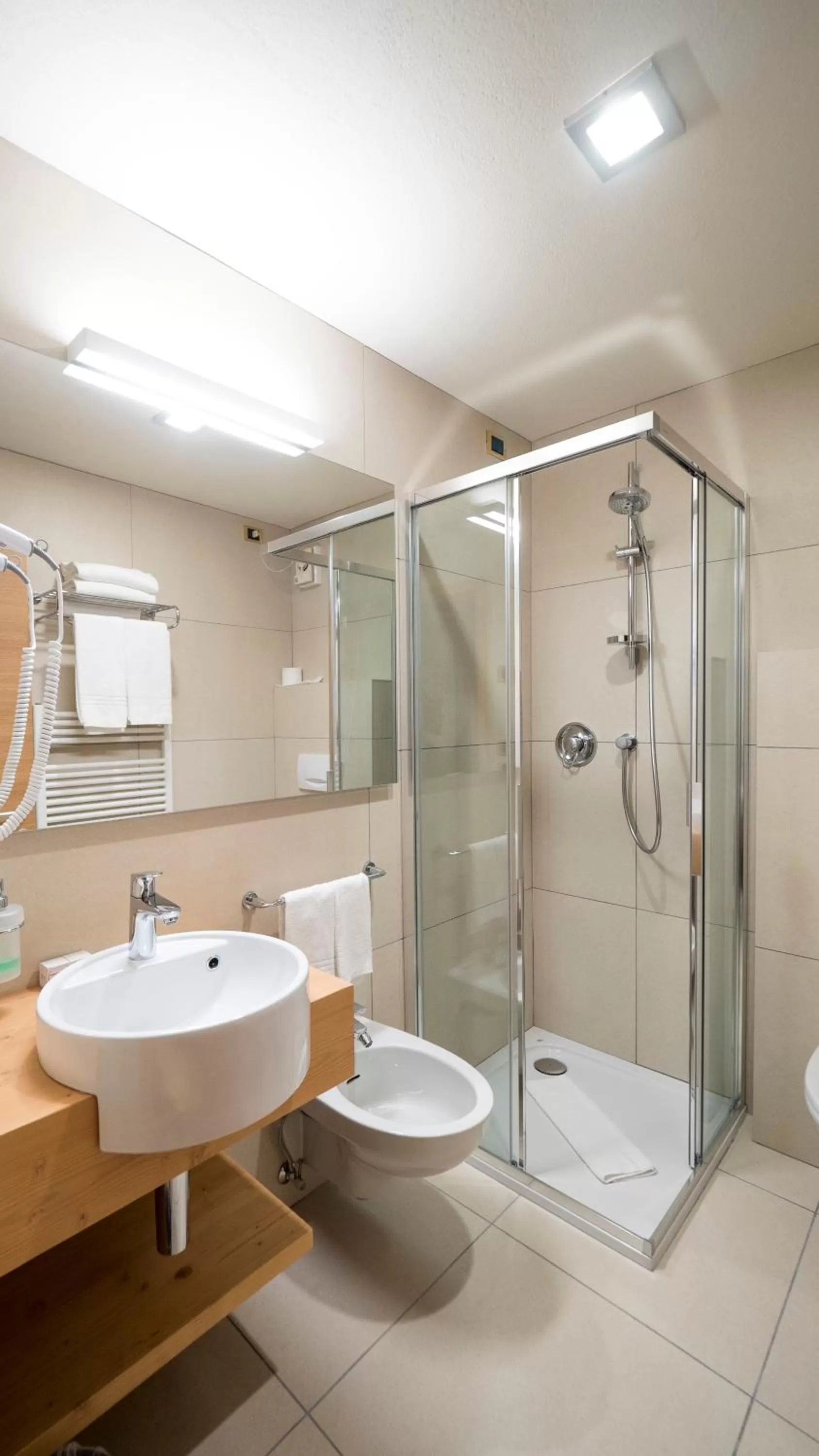 Bathroom in Hotel Intermonti