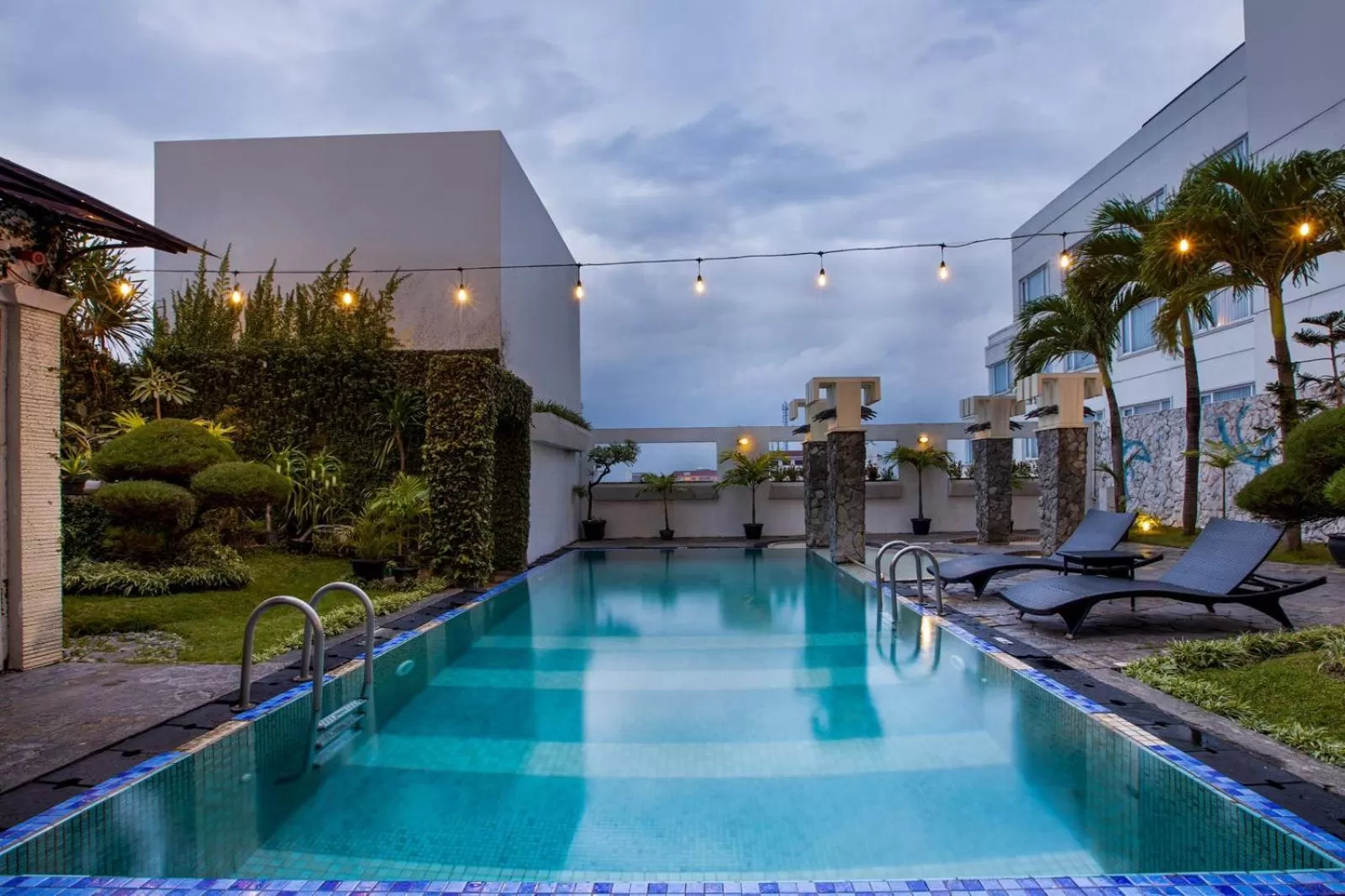 Swimming pool in Malyabhara Hotel