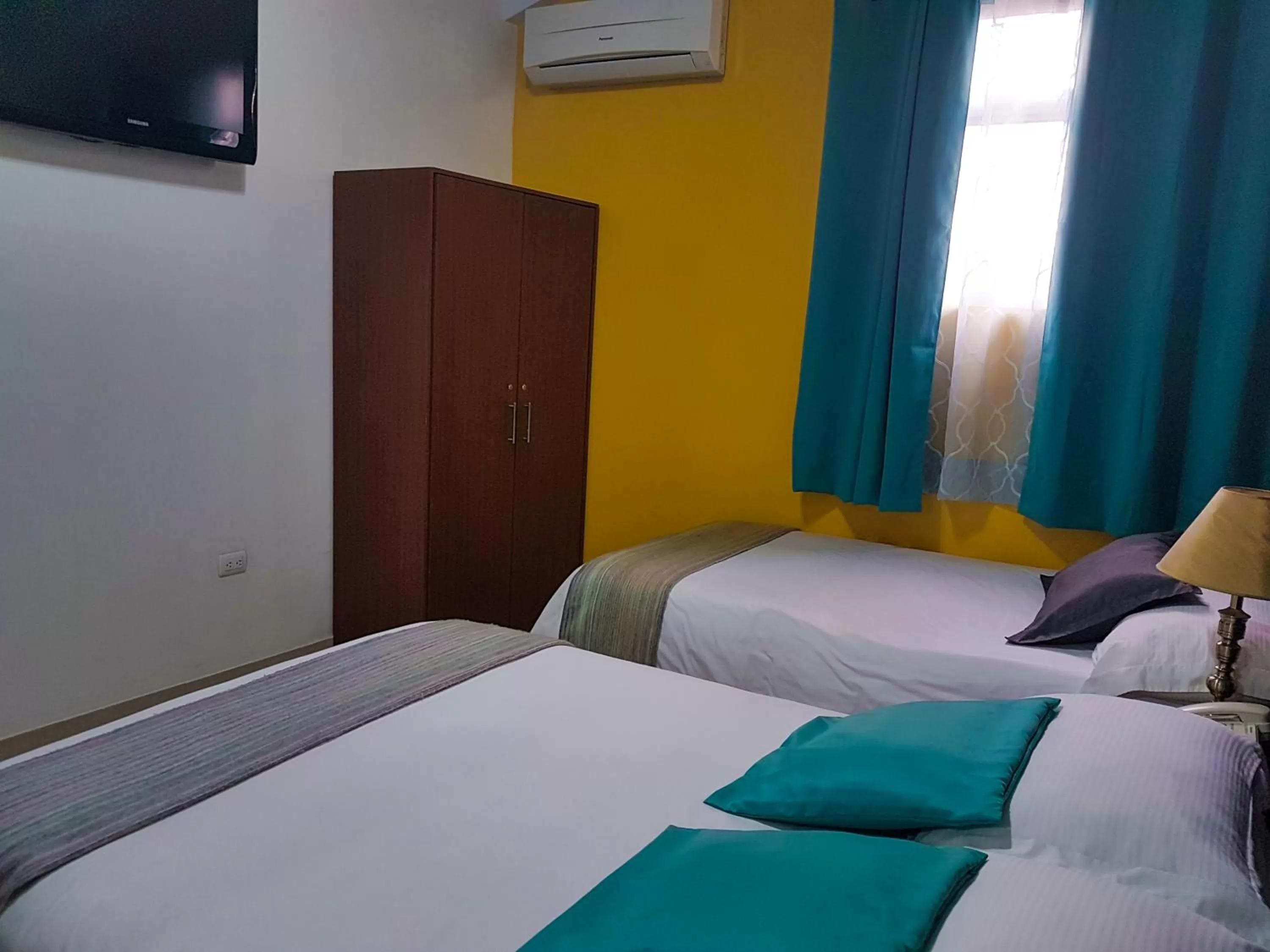 Bedroom, Bed in Hostal Blue Pacific