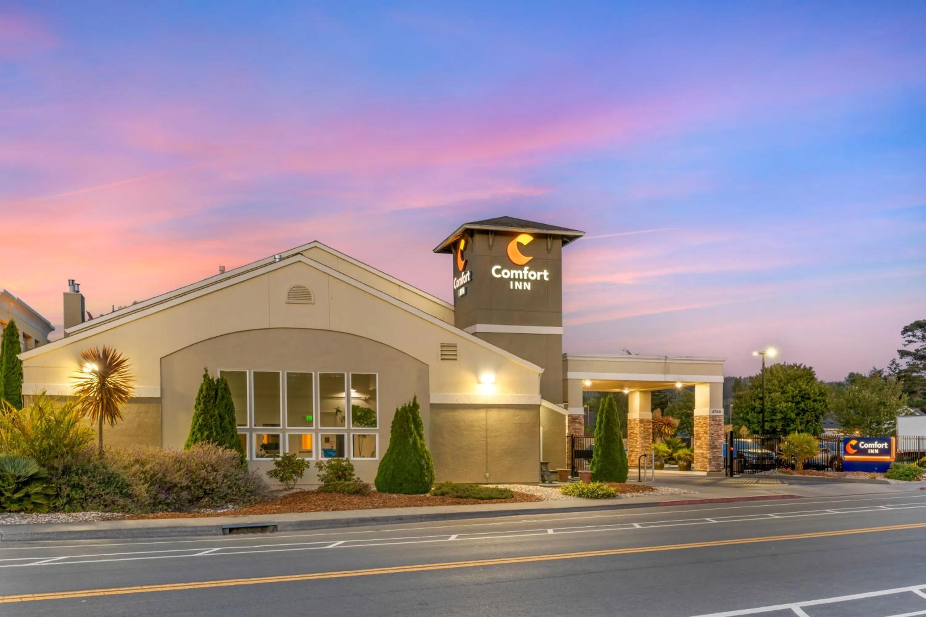 Property building in Comfort Inn Arcata