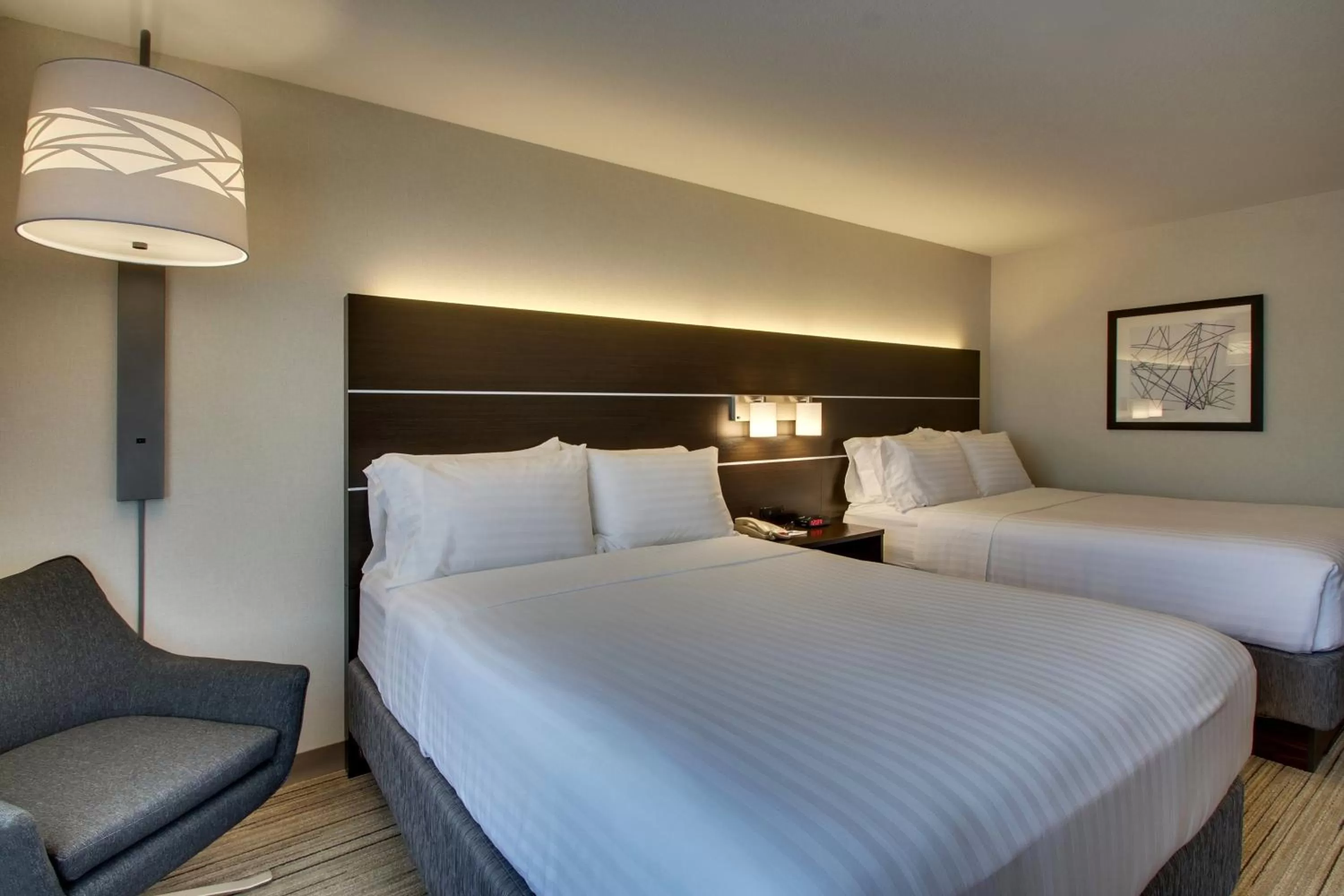 Photo of the whole room, Bed in Holiday Inn Express Hotel & Suites Morris by IHG