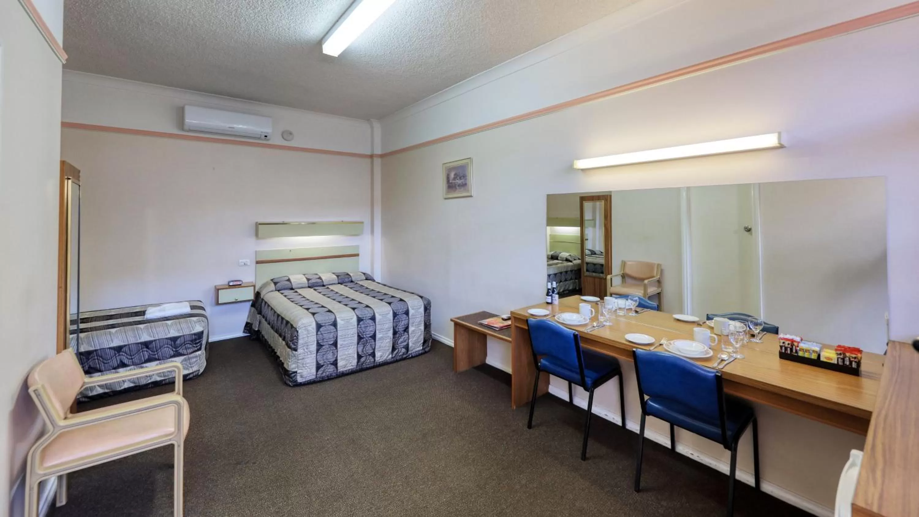 Bedroom, Bed in Comfort Inn Crystal Broken Hill