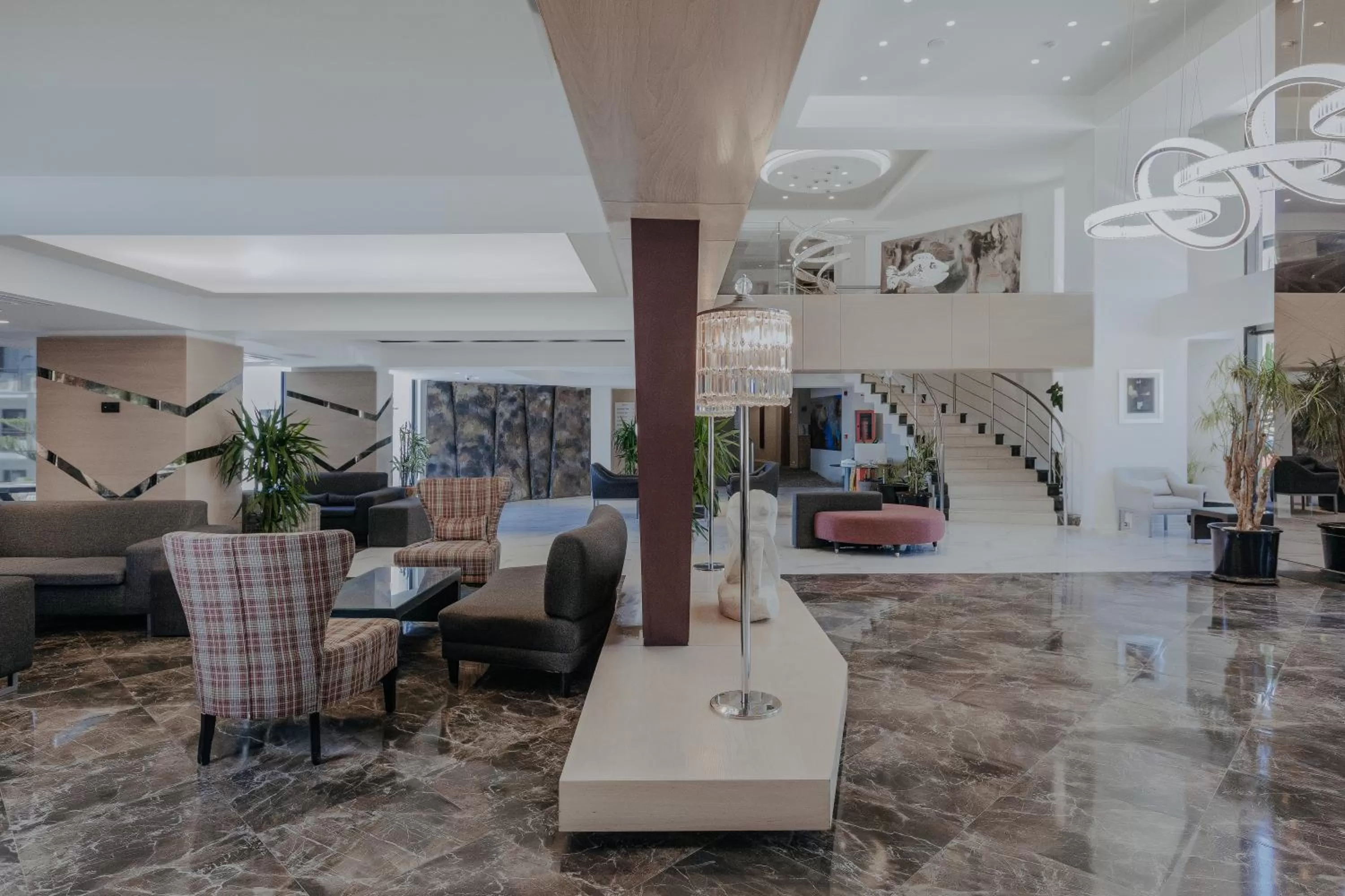 Lobby or reception in Pırıl Hotel Thermal&Beauty SPA