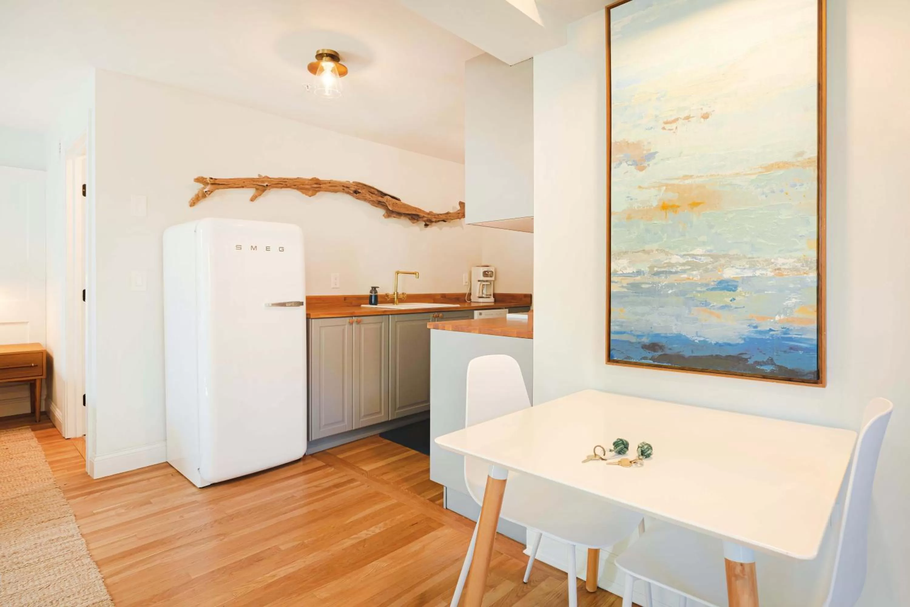 Kitchen or kitchenette in GREAT ISLAND INN - A Modern Boutique Hotel