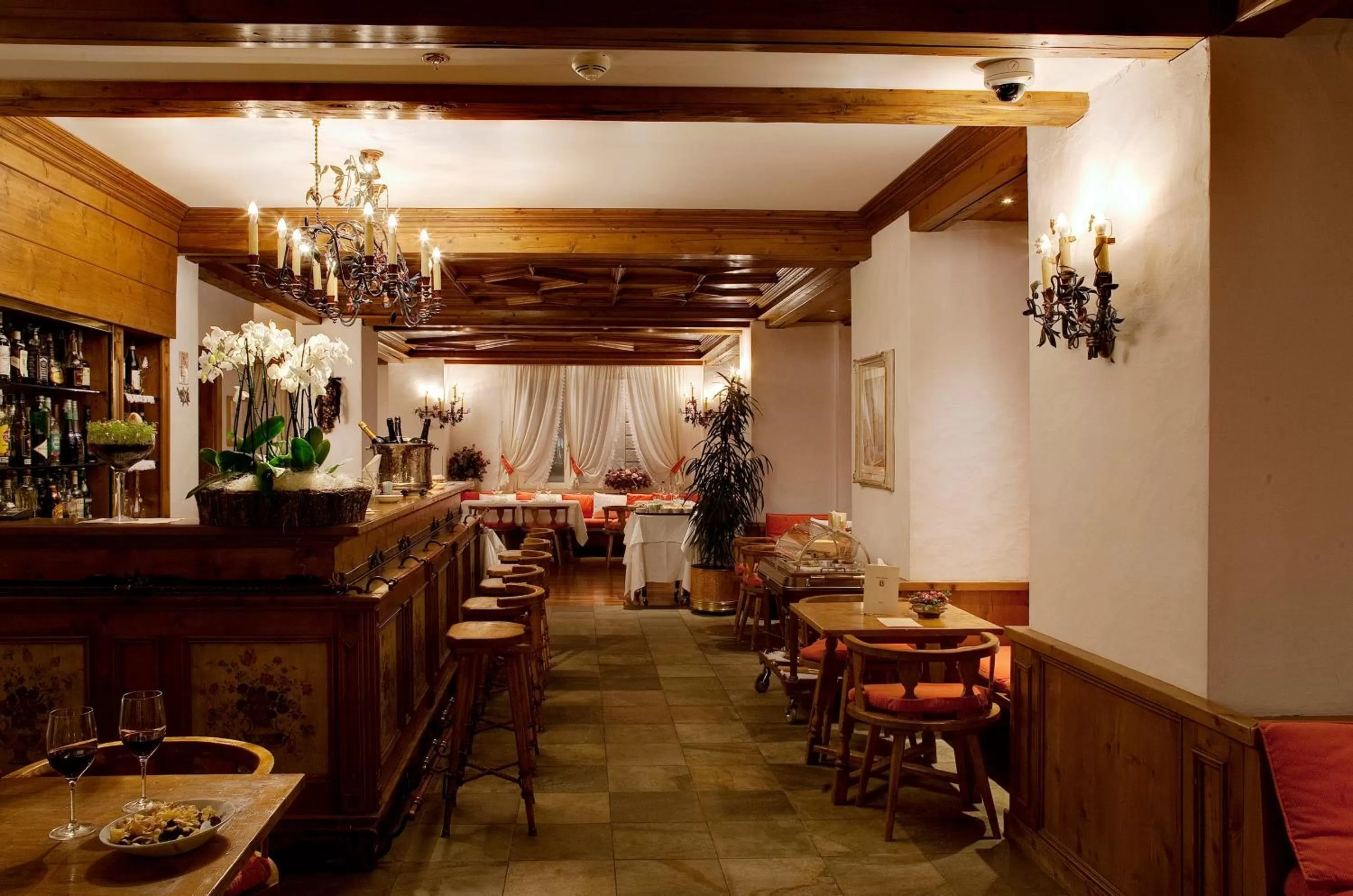 Lounge or bar, Restaurant/Places to Eat in Hotel Cortina