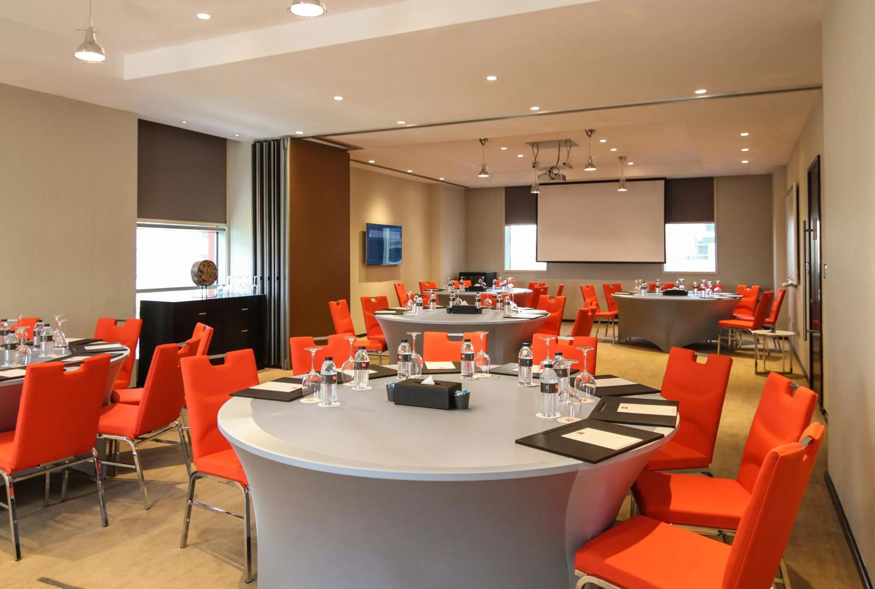 Meeting/conference room in ibis Dubai One Central