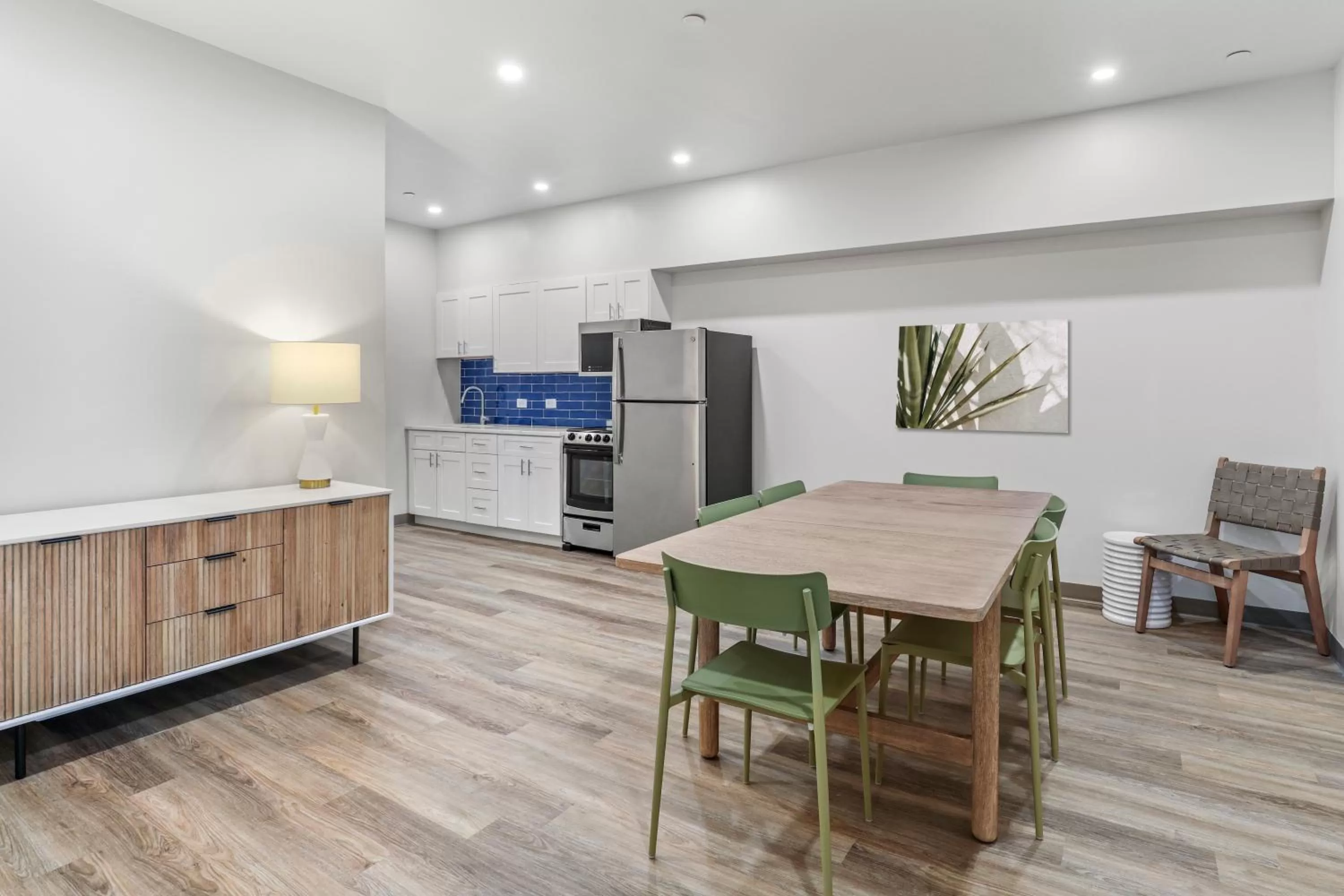 Kitchen or kitchenette in Seaport Suites