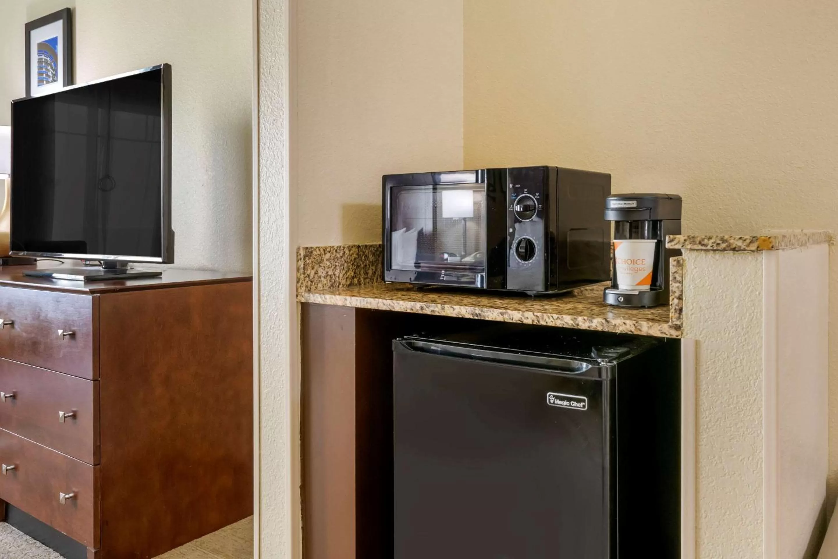 Photo of the whole room in Comfort Suites Near Universal Orlando Resort