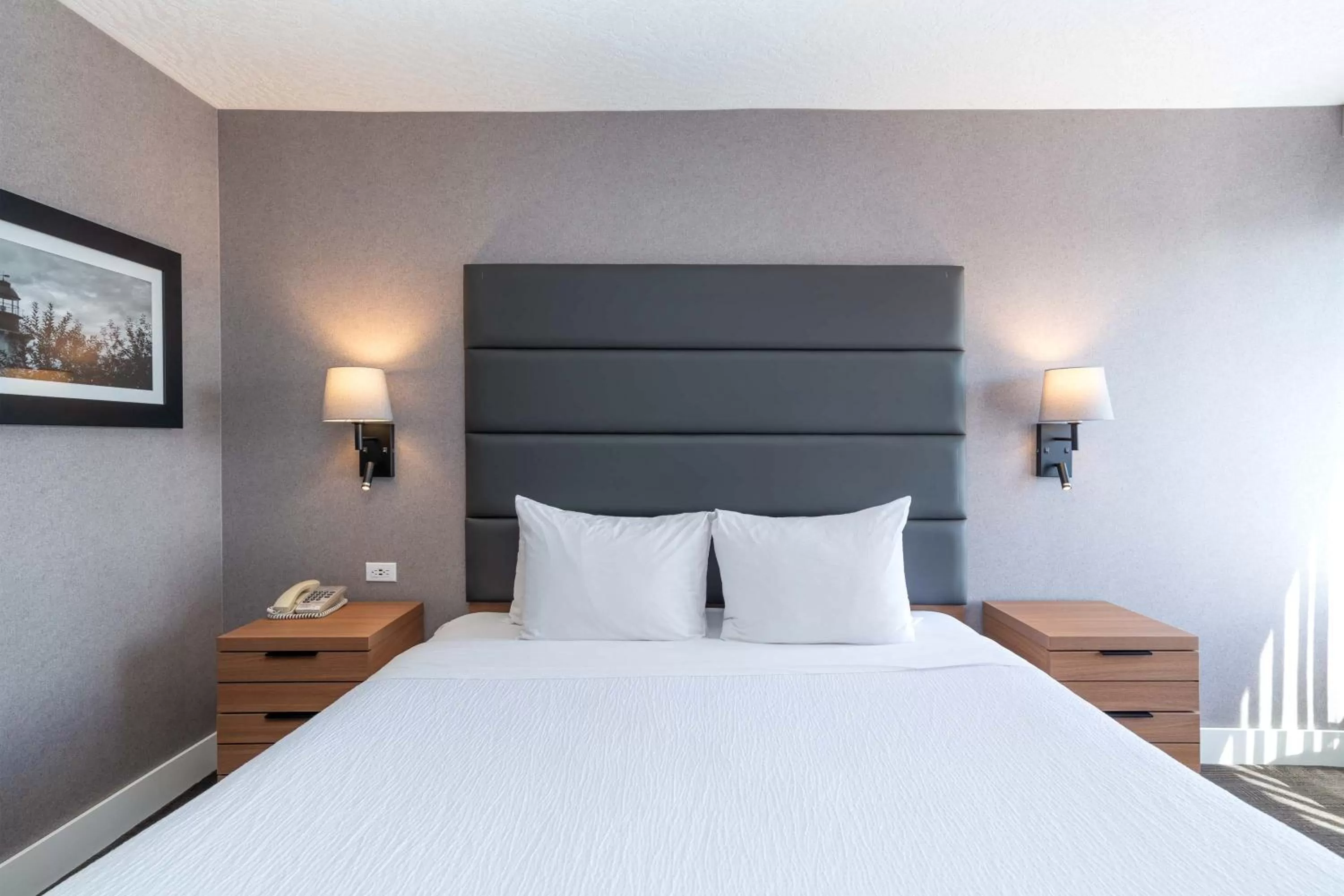 Photo of the whole room, Bed in Sandman Hotel Victoria