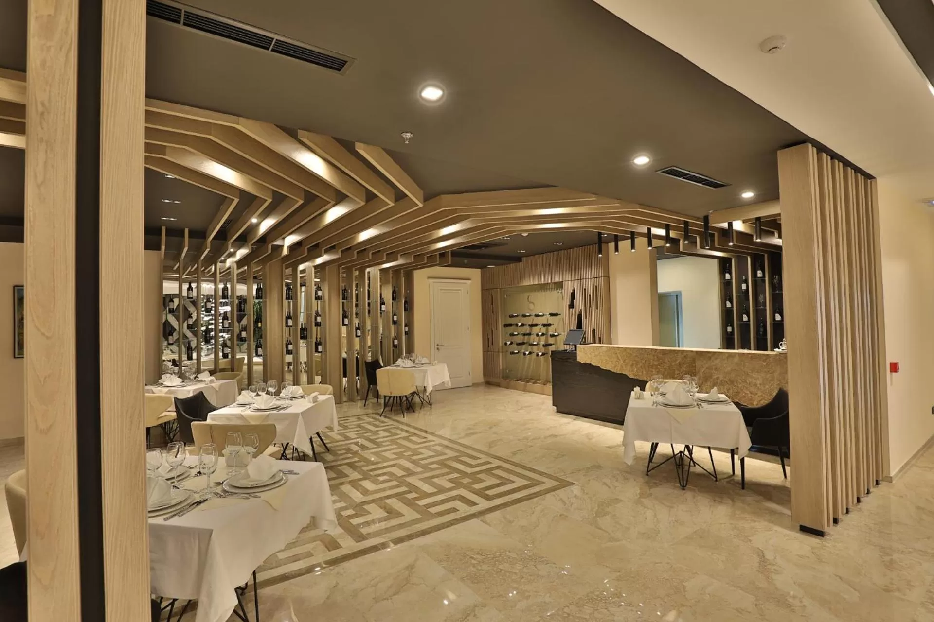 Restaurant/Places to Eat in Venus Hotel