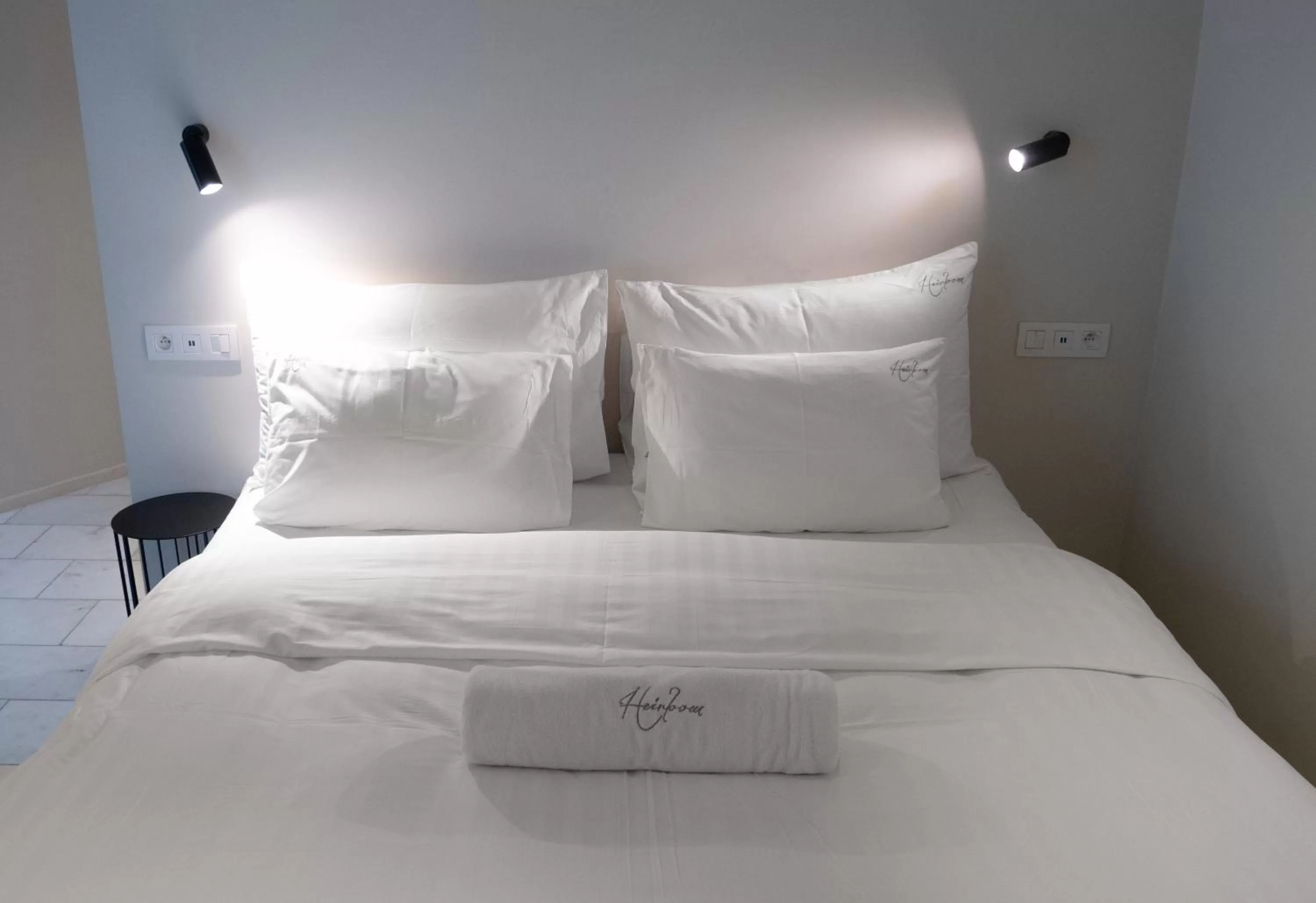 Bedroom, Bed in Heirloom - The Librarian