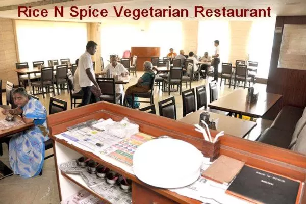 Restaurant/places to eat in Raya's Grand