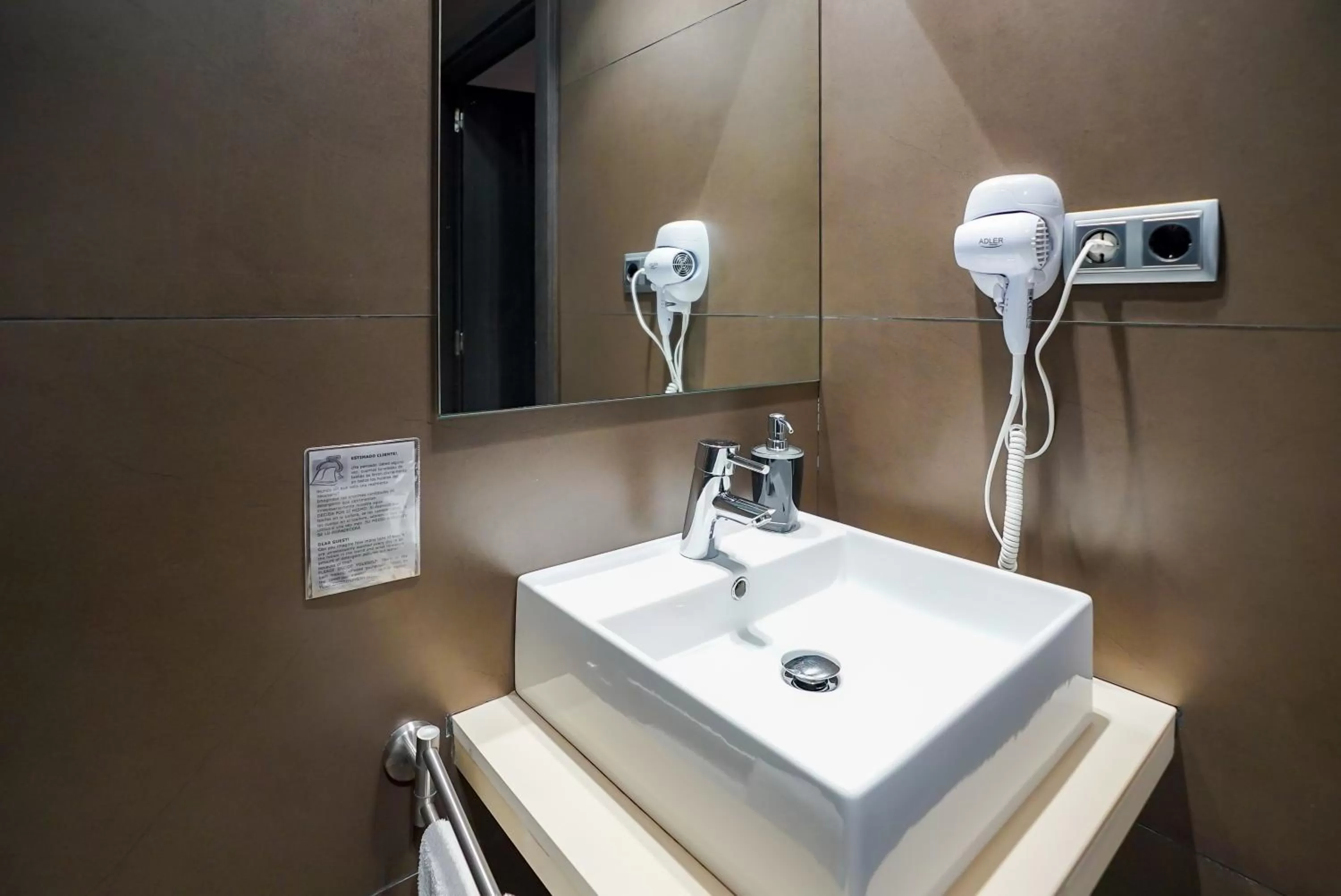 Bathroom in Hotel Constanza