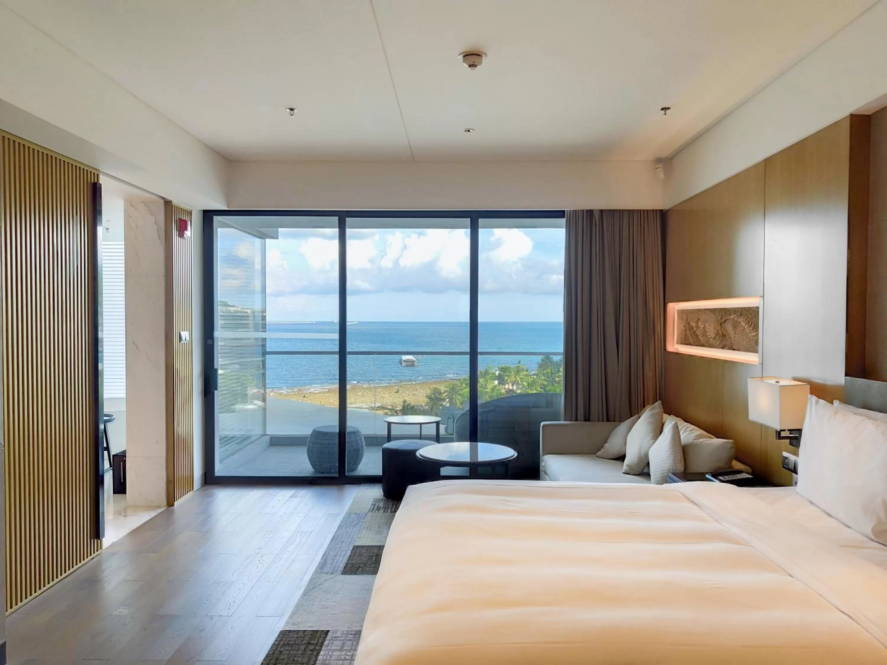 Bedroom, Bed in The Shanhaitian Resort Sanya, Autograph Collection