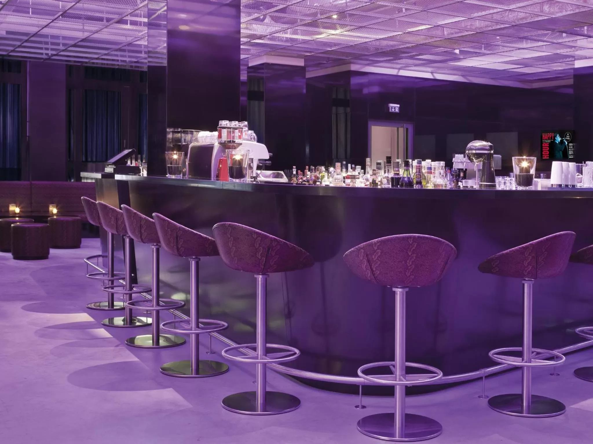 Lounge or bar in DORMERO Hotel Hannover