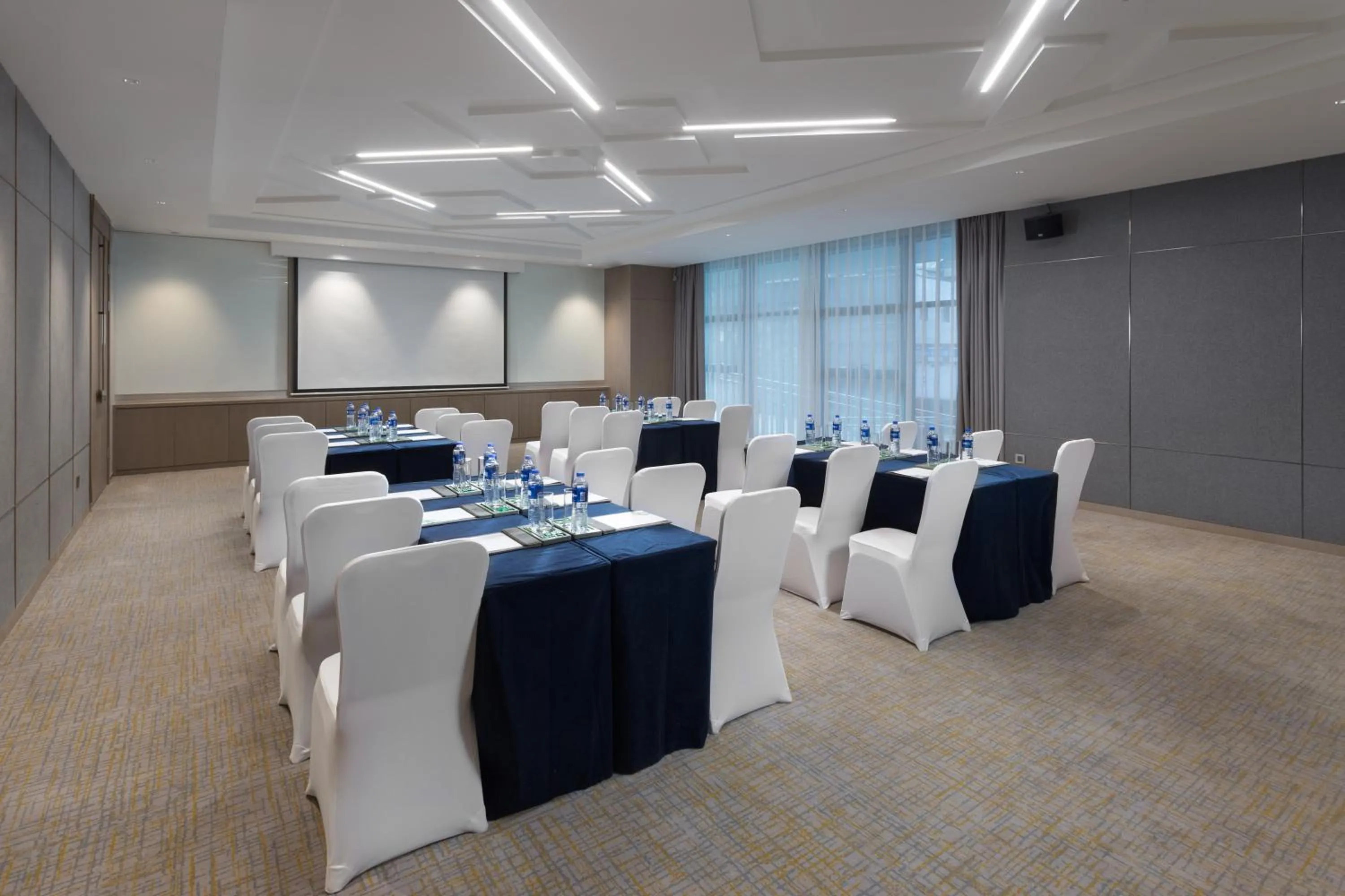 Meeting/conference room in Holiday Inn Guiyang City Center by IHG