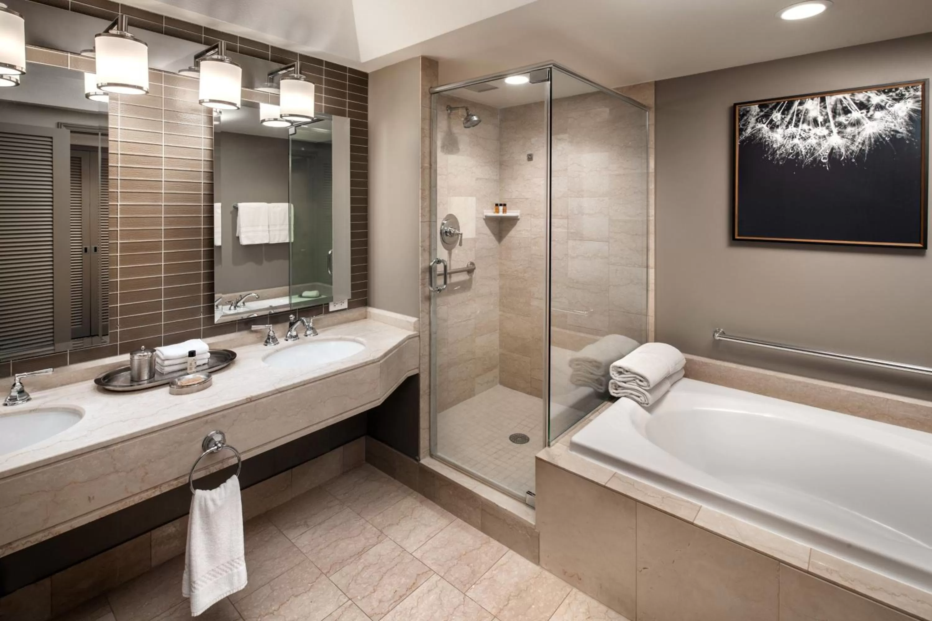 Bathroom, Bed in The Phoenician, a Luxury Collection Resort, Scottsdale