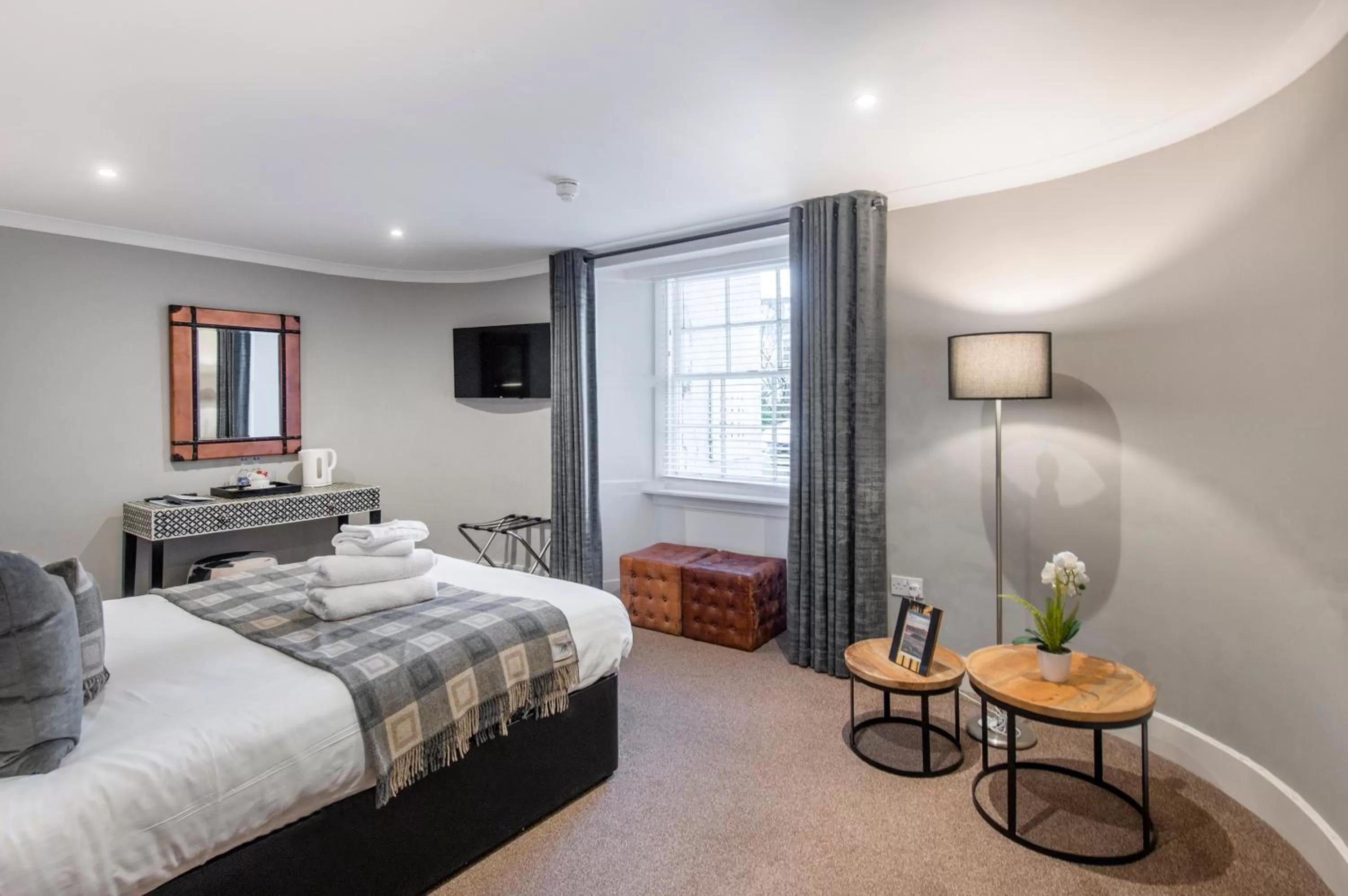 Photo of the whole room, Bed in The Allan Park