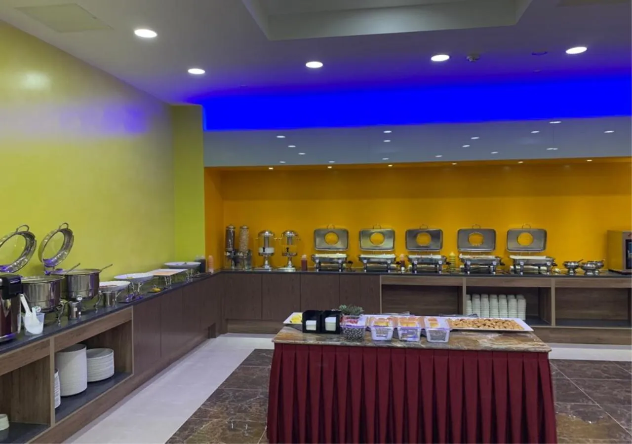 Restaurant/places to eat in Notte La Mia Hotel