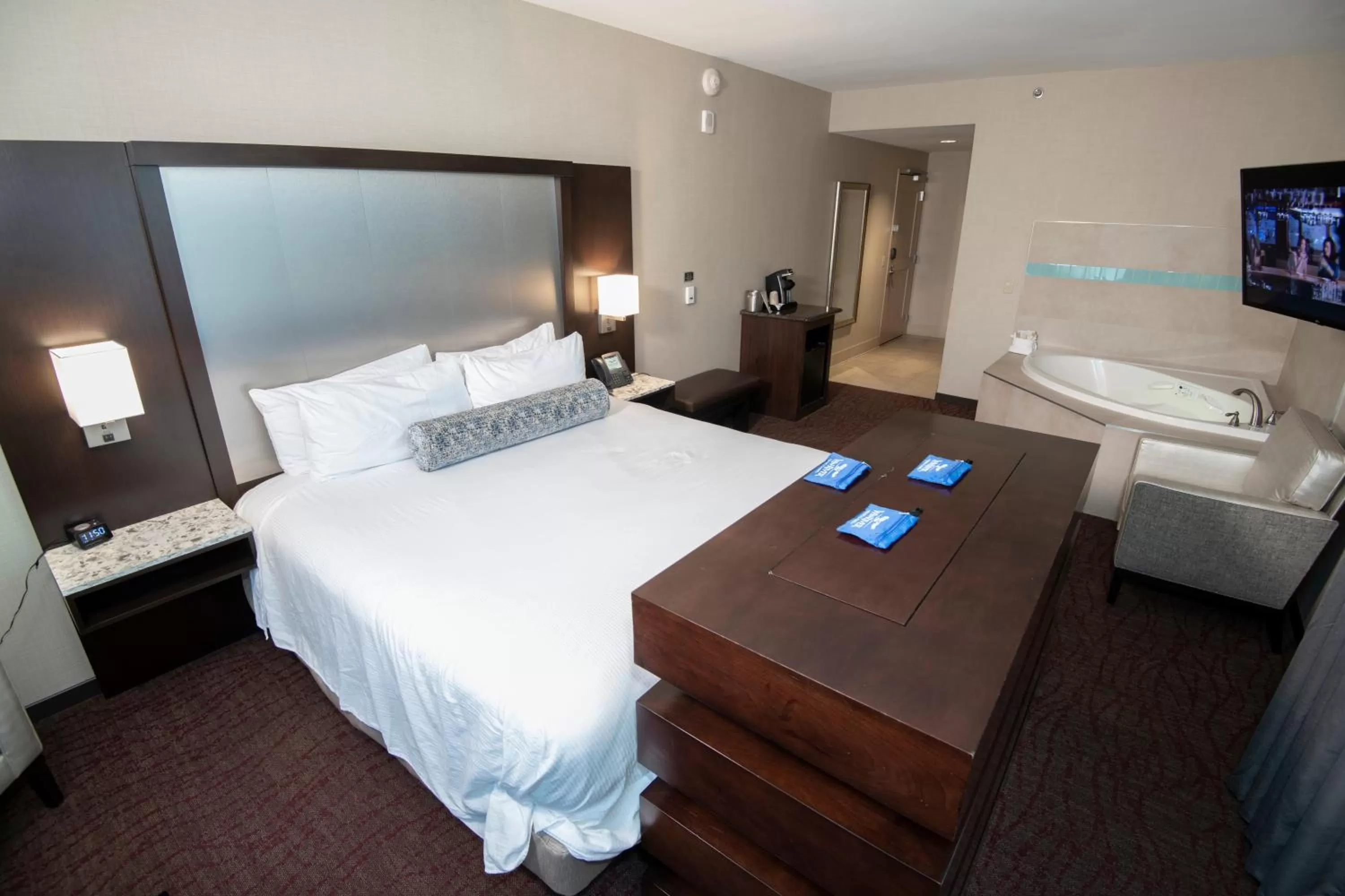 Bed in Win-River Resort and Casino