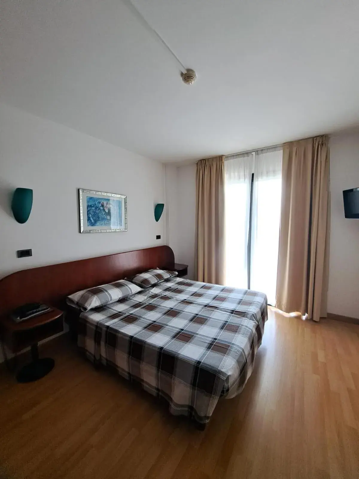 Deluxe Double or Twin Room with Pool View in Hotel Falcone Deluxe Double or Twin Room with Pool View in Hotel Falcone