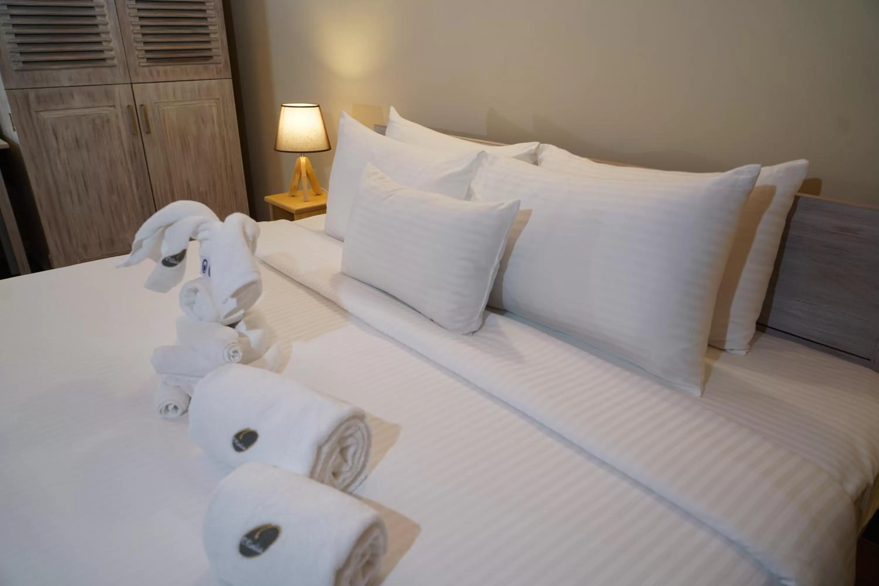 Bed in Olinia Airport Hotel