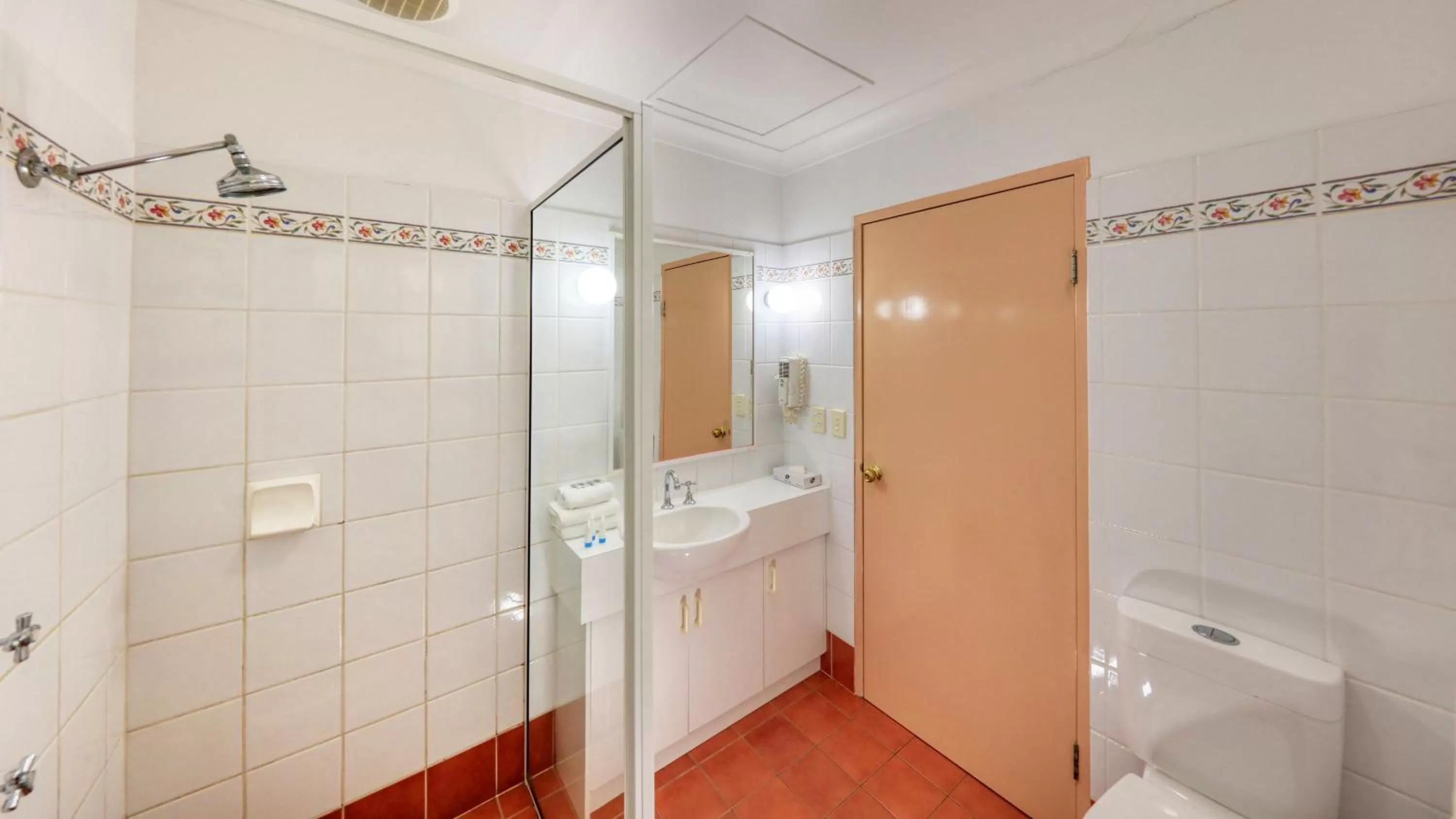 Shower in Southern Comfort Motor Inn