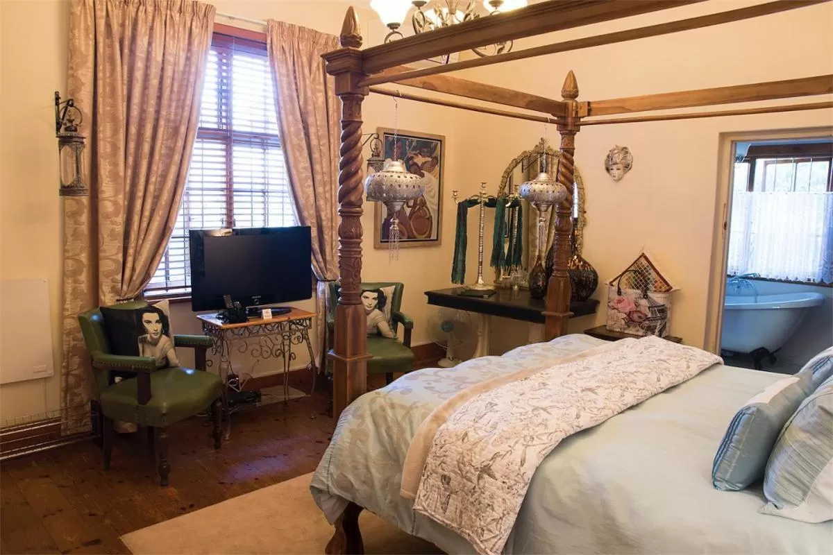 Bedroom, Bed in 79 On Ridge