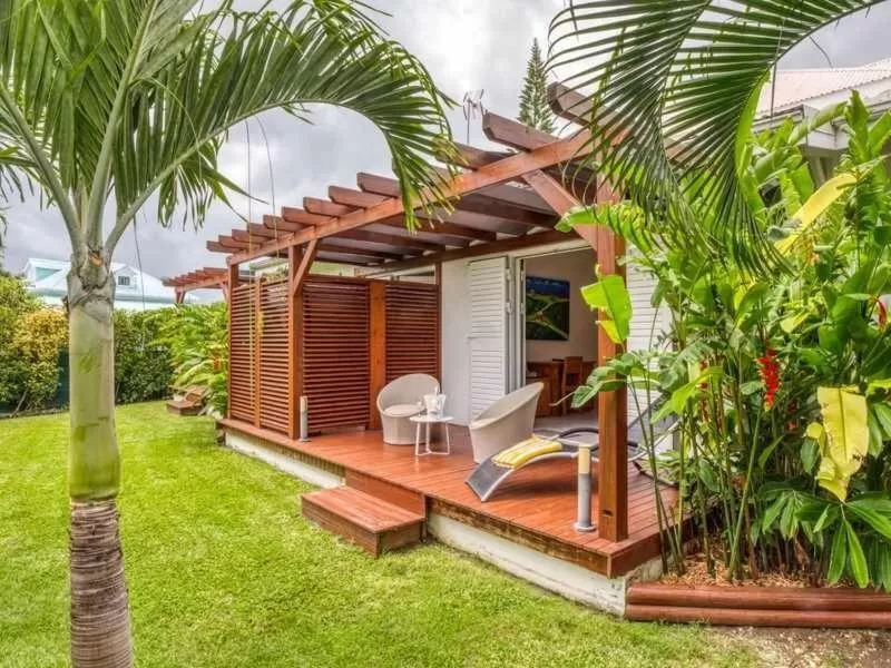 Property building in Chambres d'hôtes et villas chez Flo